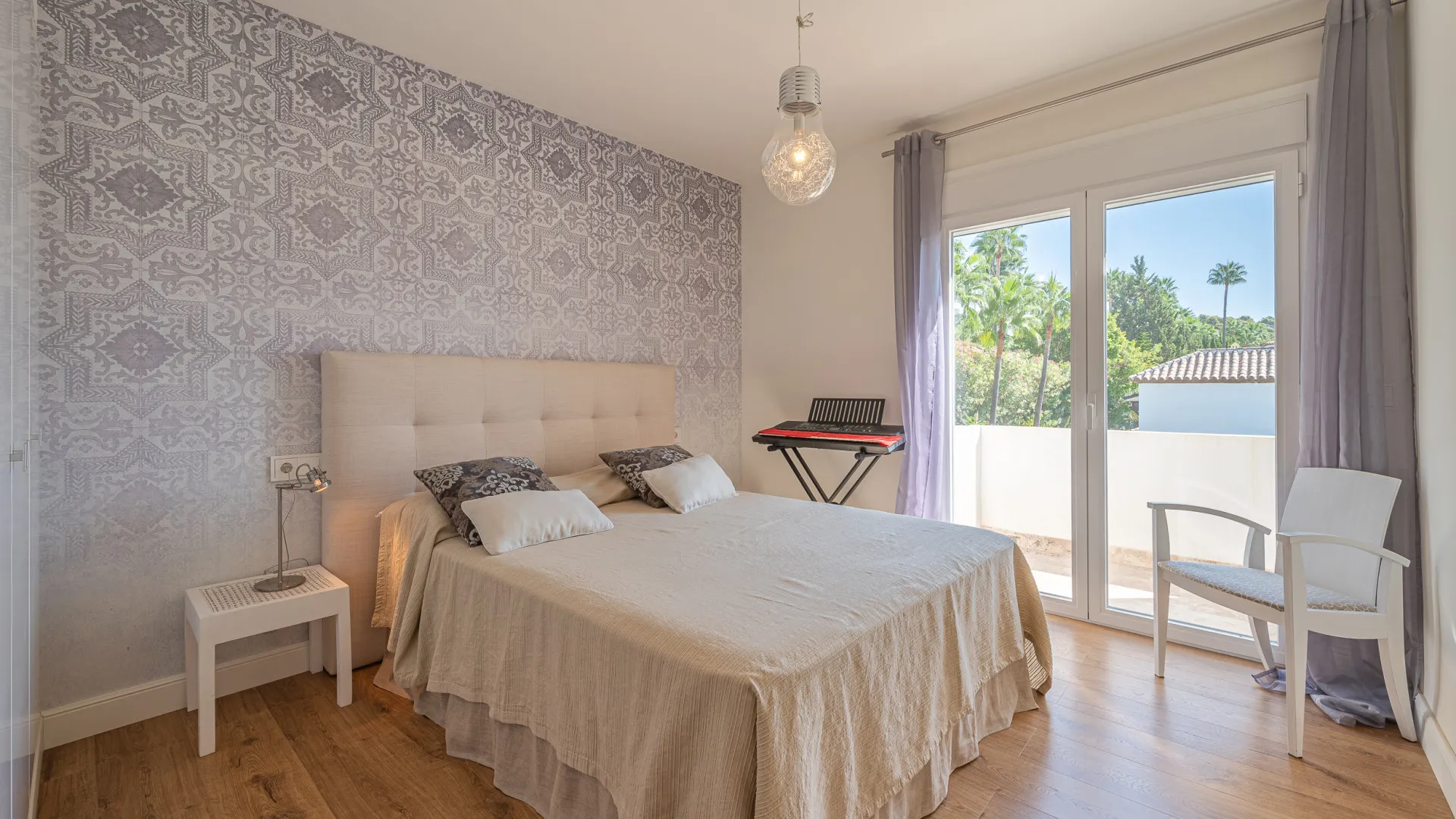 For sale villa in Nueva Andalucia