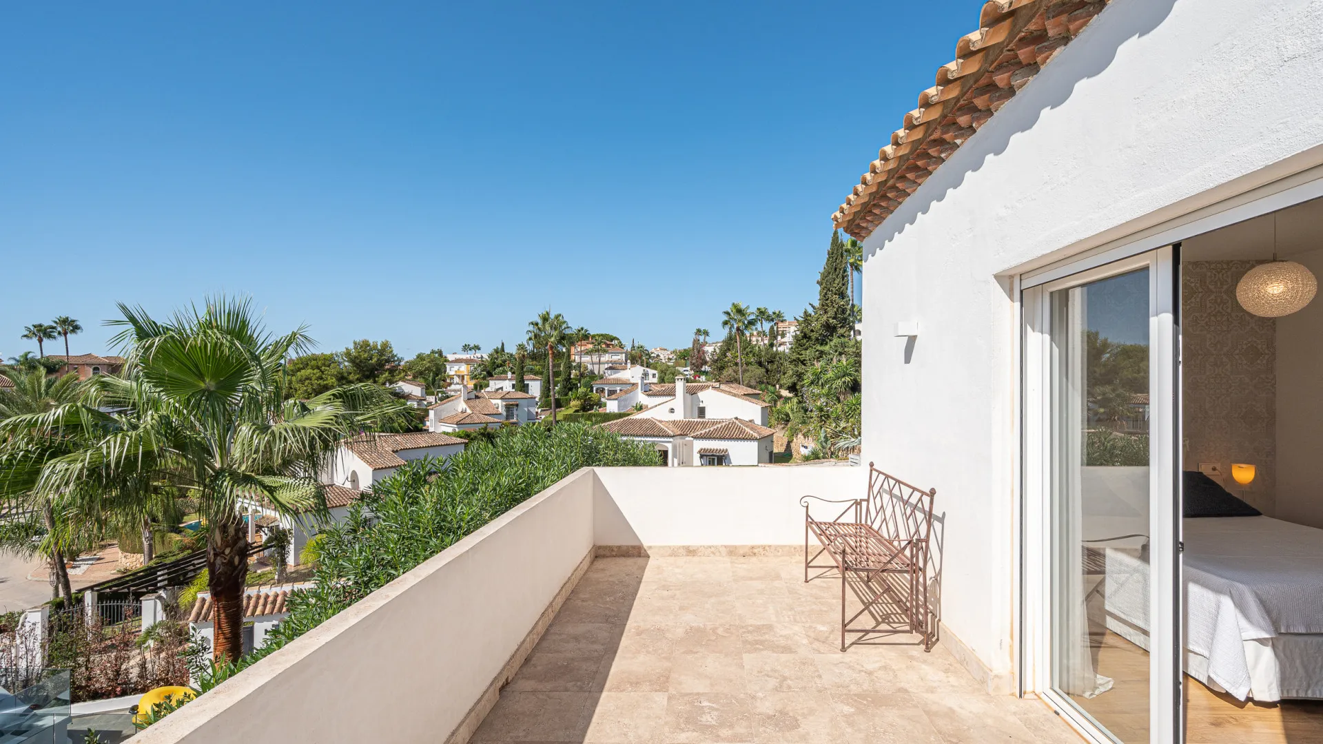 For sale villa in Nueva Andalucia