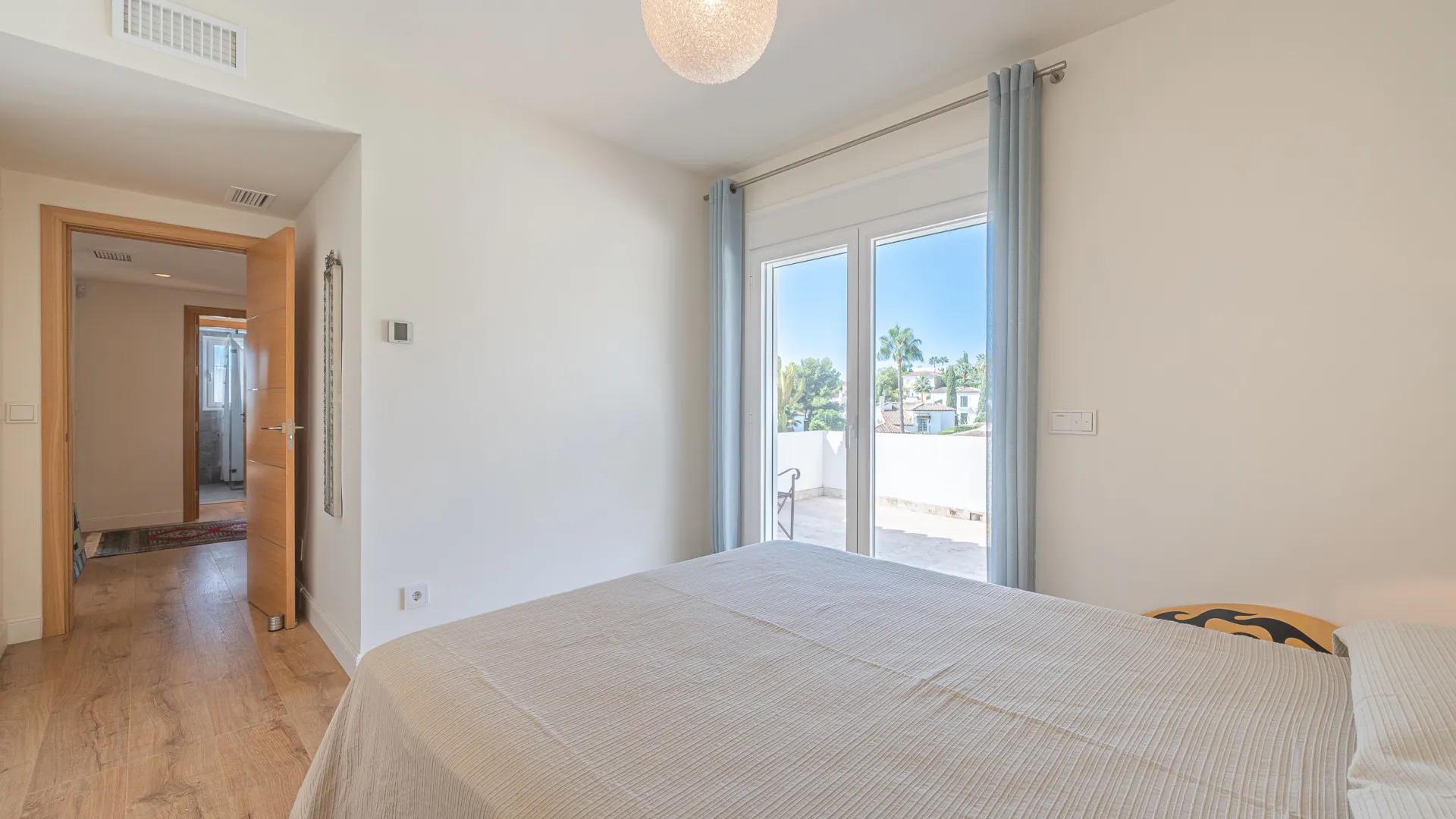 For sale villa in Nueva Andalucia