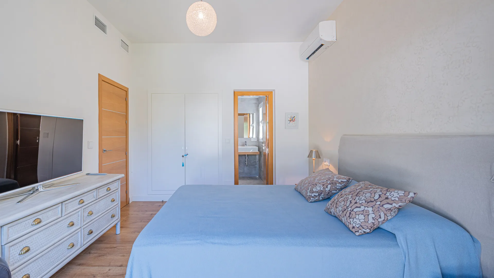 For sale villa in Nueva Andalucia