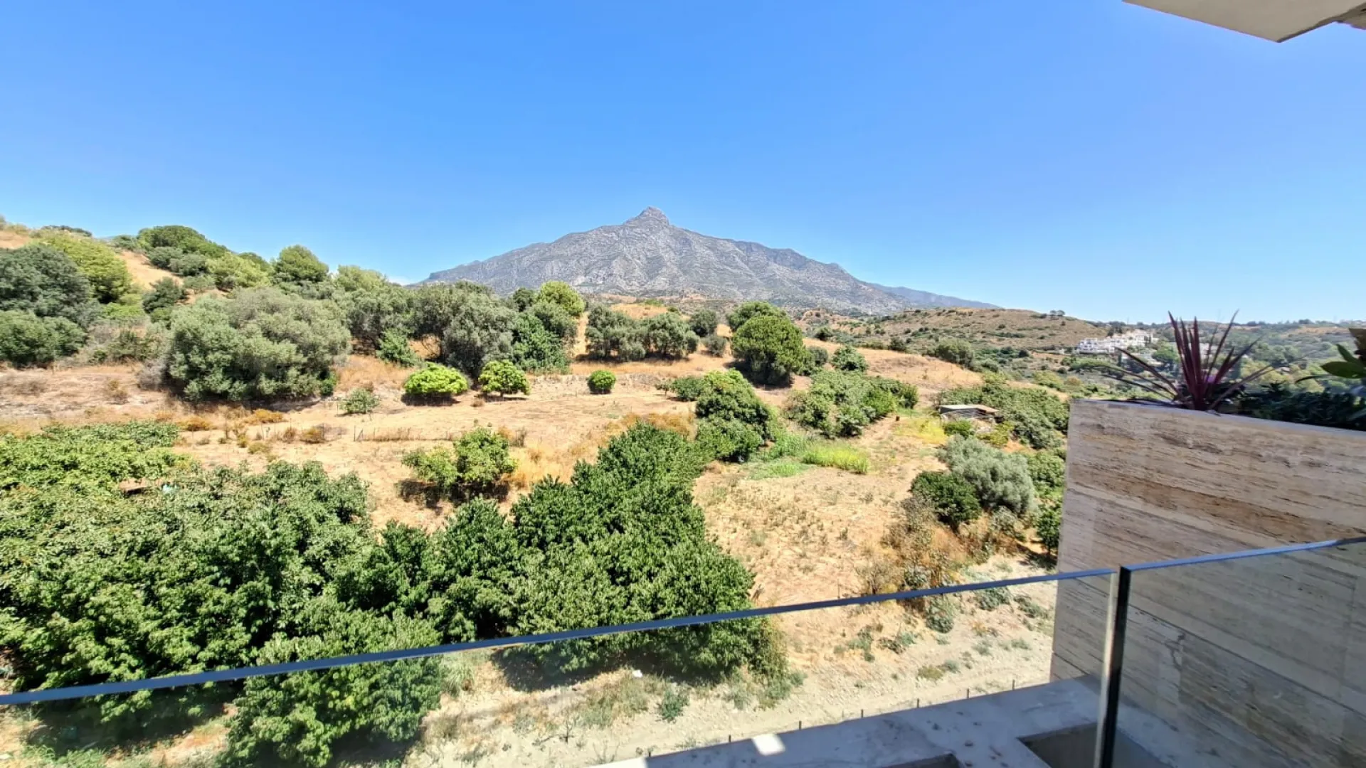 Aloha, apartamento con 2 dormitorios en venta