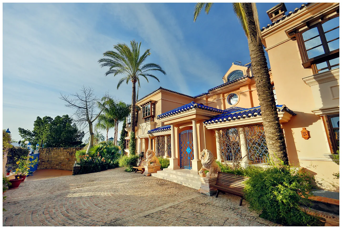 Buy mansion in Nueva Andalucia