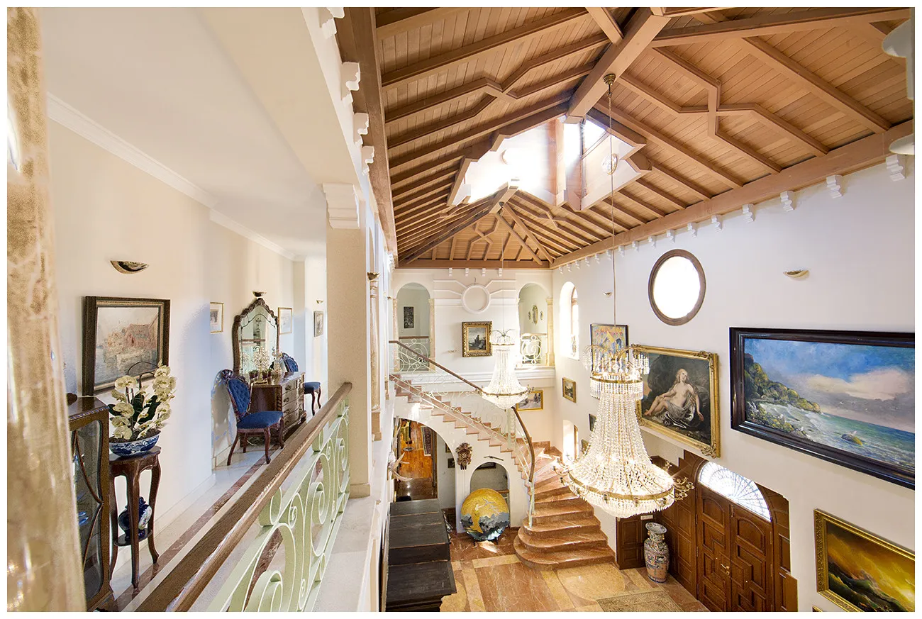 Buy mansion in Nueva Andalucia