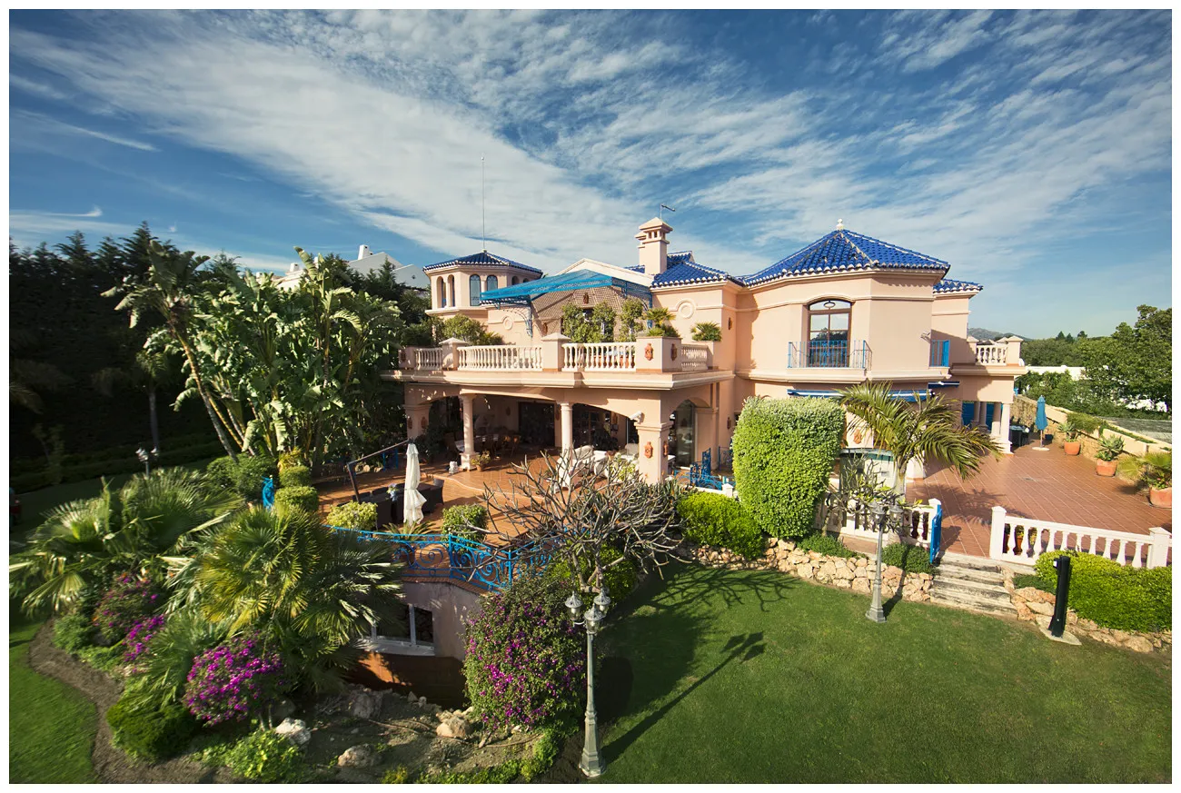 Buy mansion in Nueva Andalucia