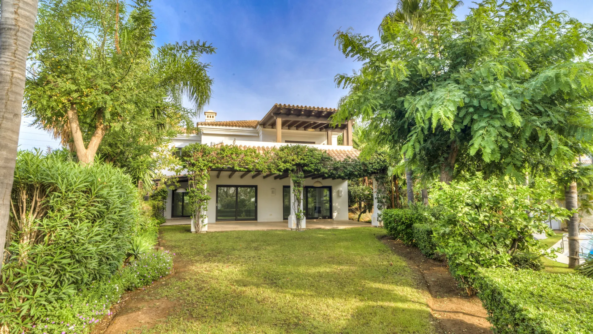 Villa a la venta en Las Lomas del Marbella Club de 6 dormitorios