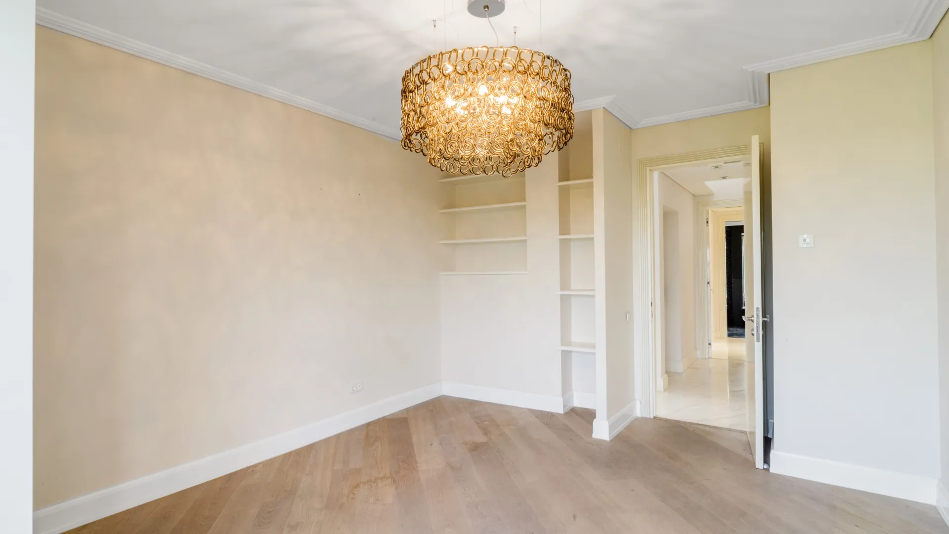 Villa a la venta en Las Lomas del Marbella Club de 6 dormitorios