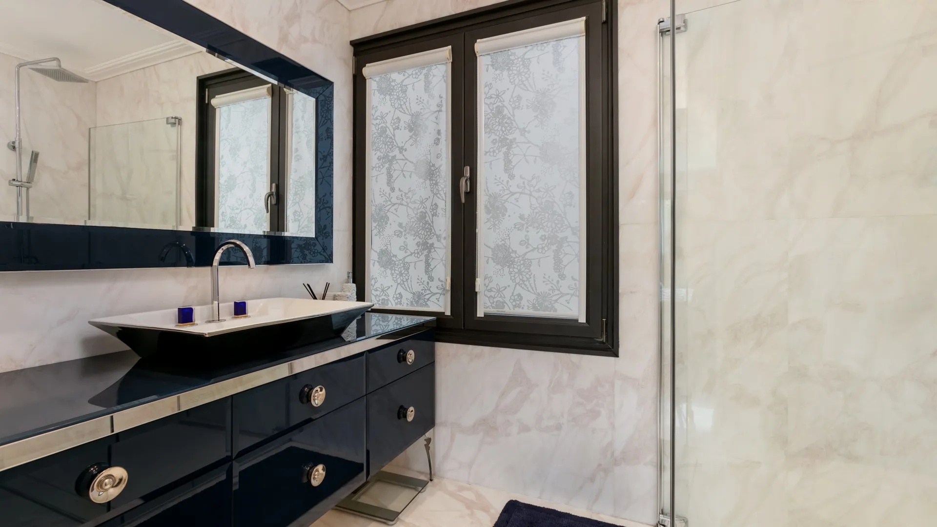 Villa a la venta en Las Lomas del Marbella Club de 6 dormitorios