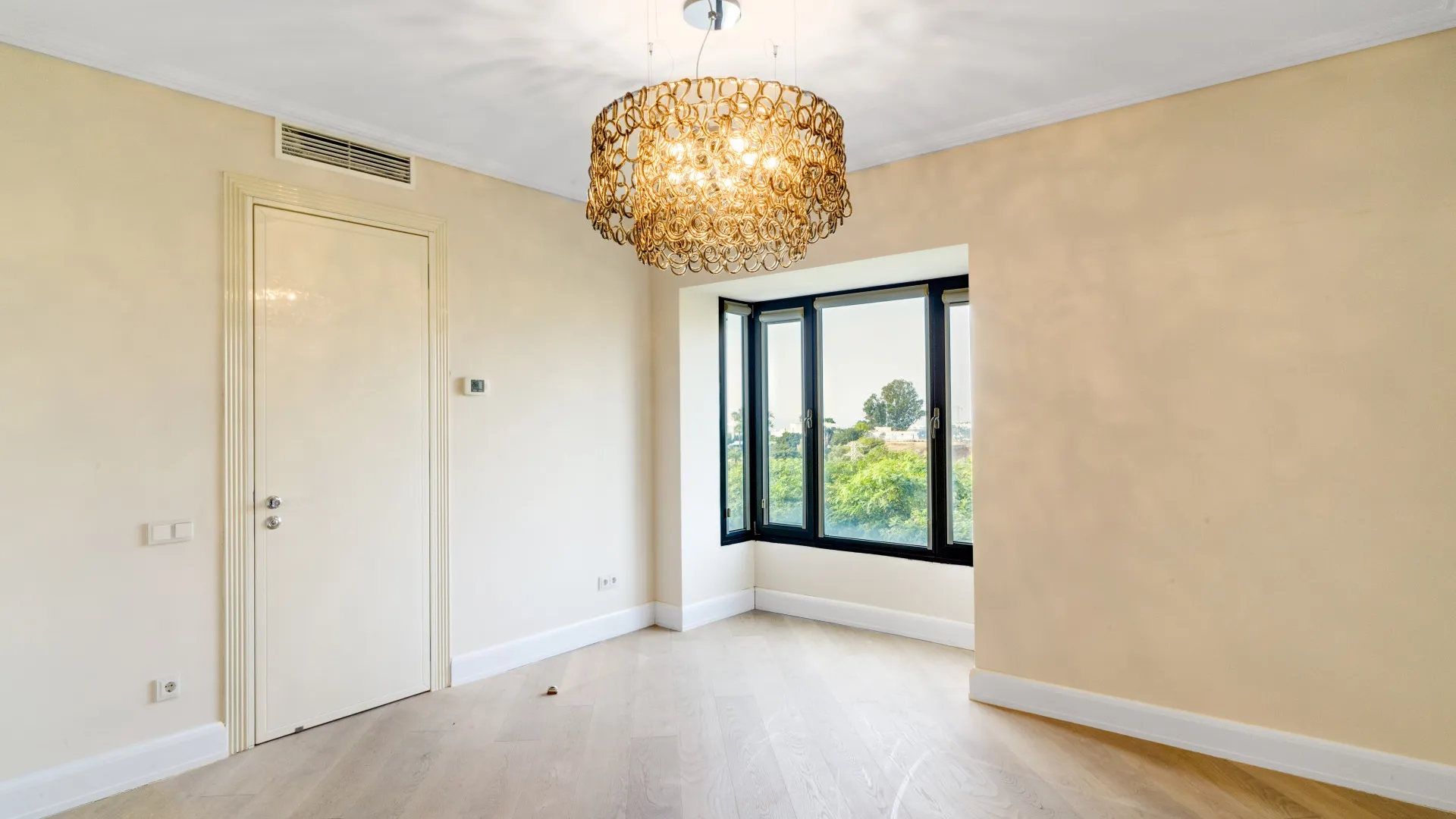 Villa a la venta en Las Lomas del Marbella Club de 6 dormitorios