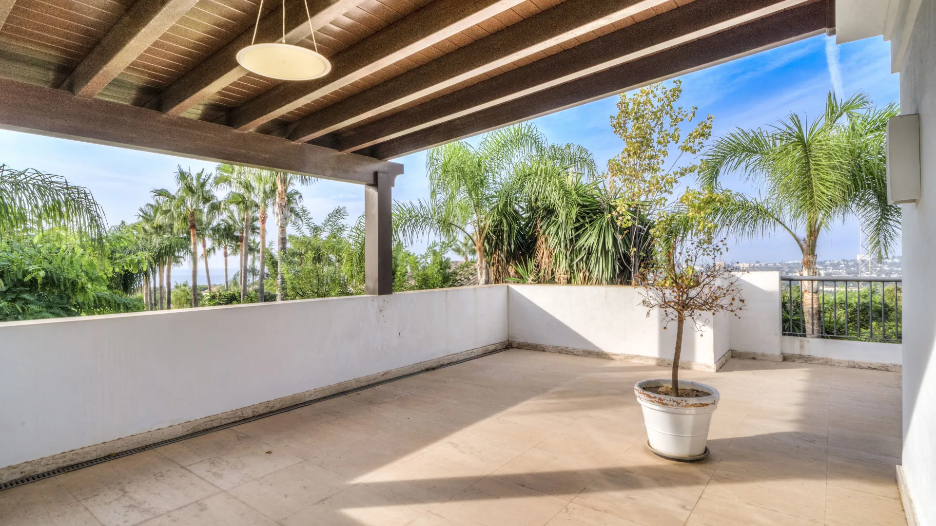 Villa a la venta en Las Lomas del Marbella Club de 6 dormitorios