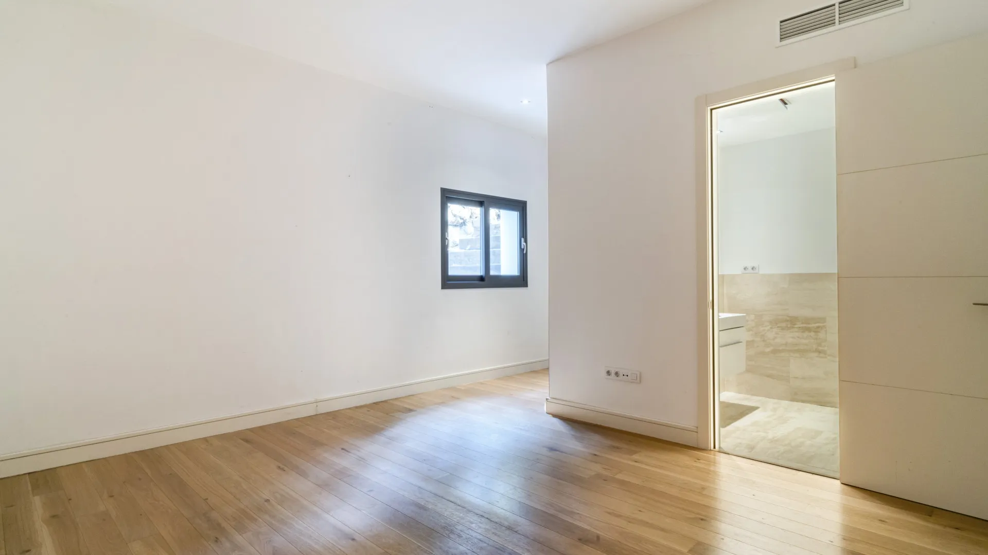 Villa a la venta en Las Lomas del Marbella Club de 6 dormitorios