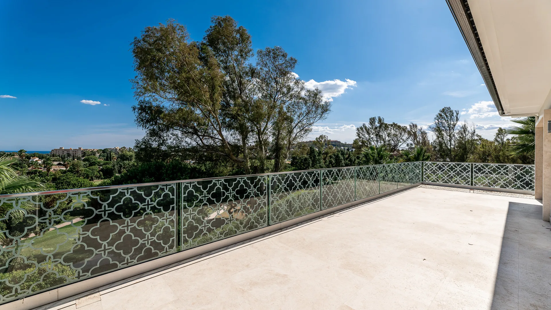 Villa with 5 bedrooms for sale in Nueva Andalucia