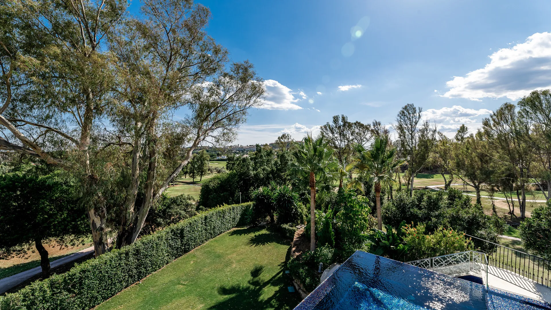 Villa with 5 bedrooms for sale in Nueva Andalucia