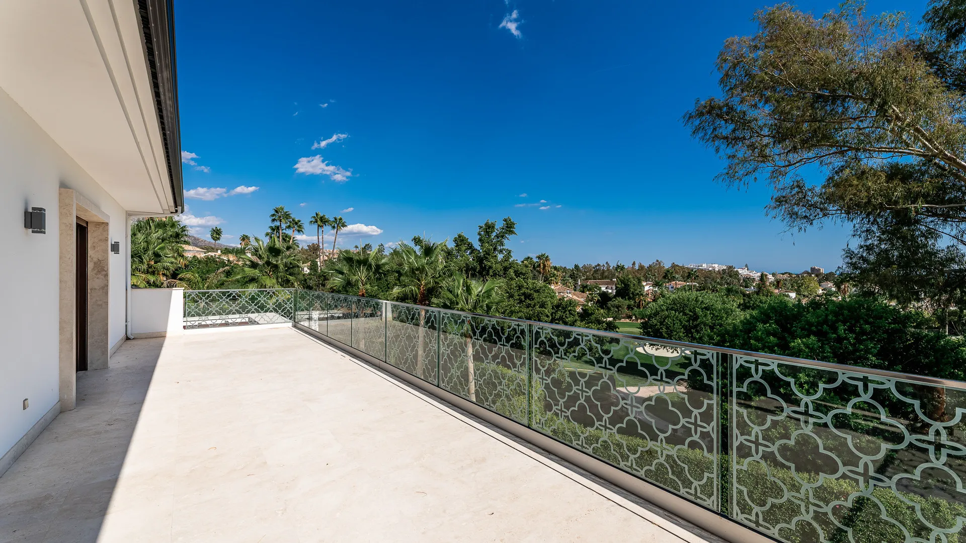 Villa with 5 bedrooms for sale in Nueva Andalucia