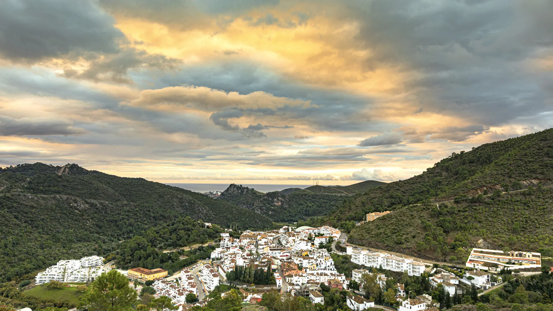 Apartamento de 2 dormitorios en venta en Benahavis