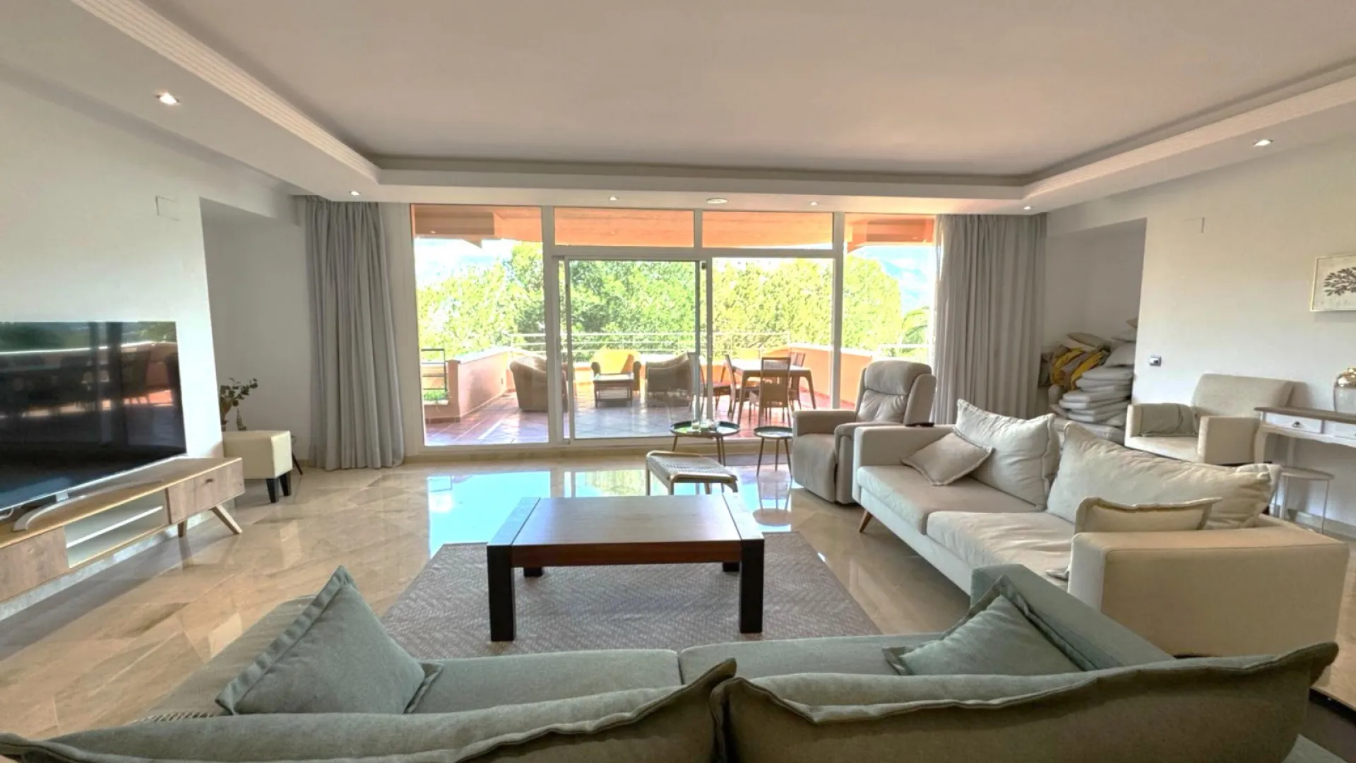 Buy apartment in Magna Marbella