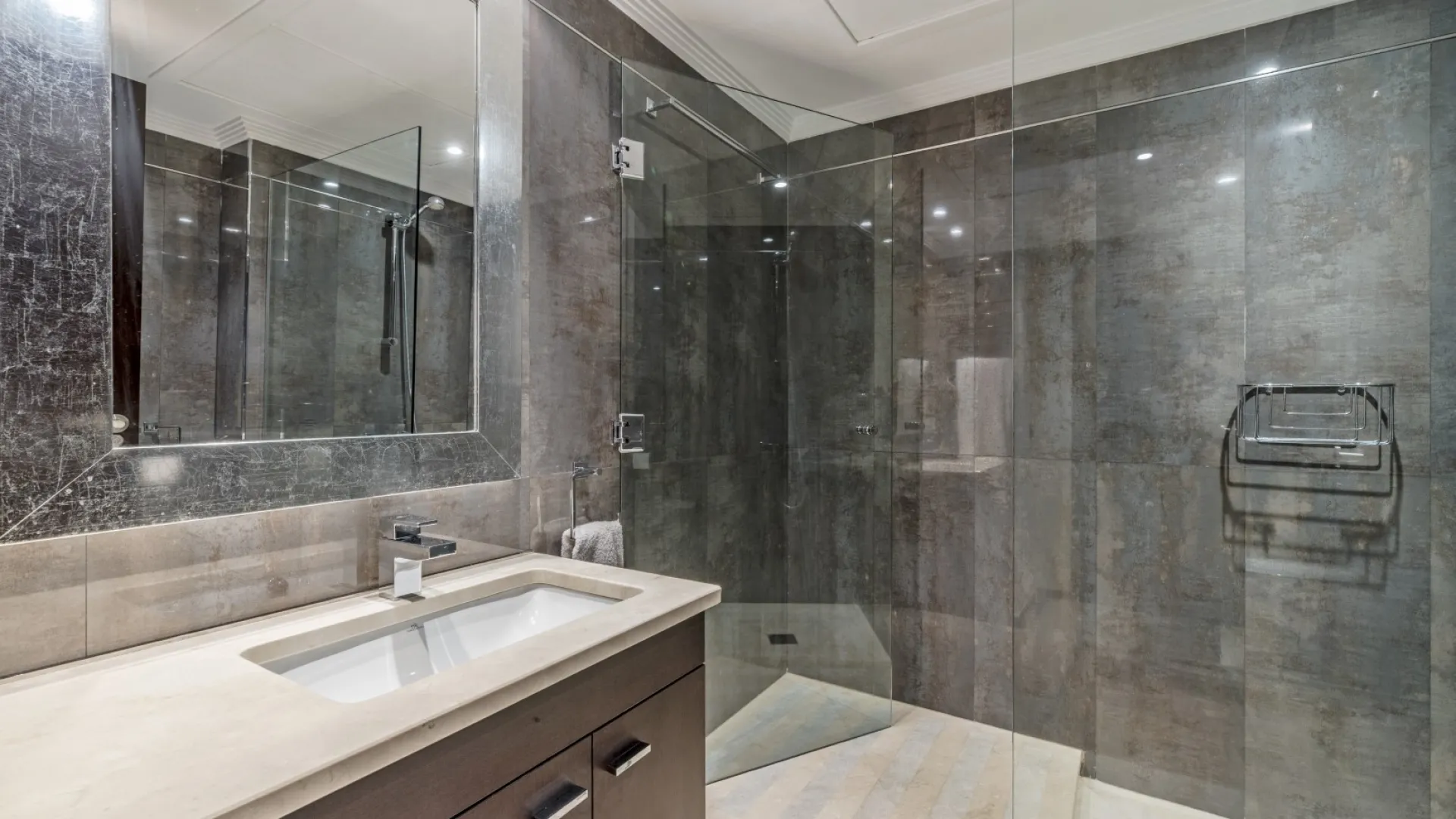 Buy apartment in Magna Marbella