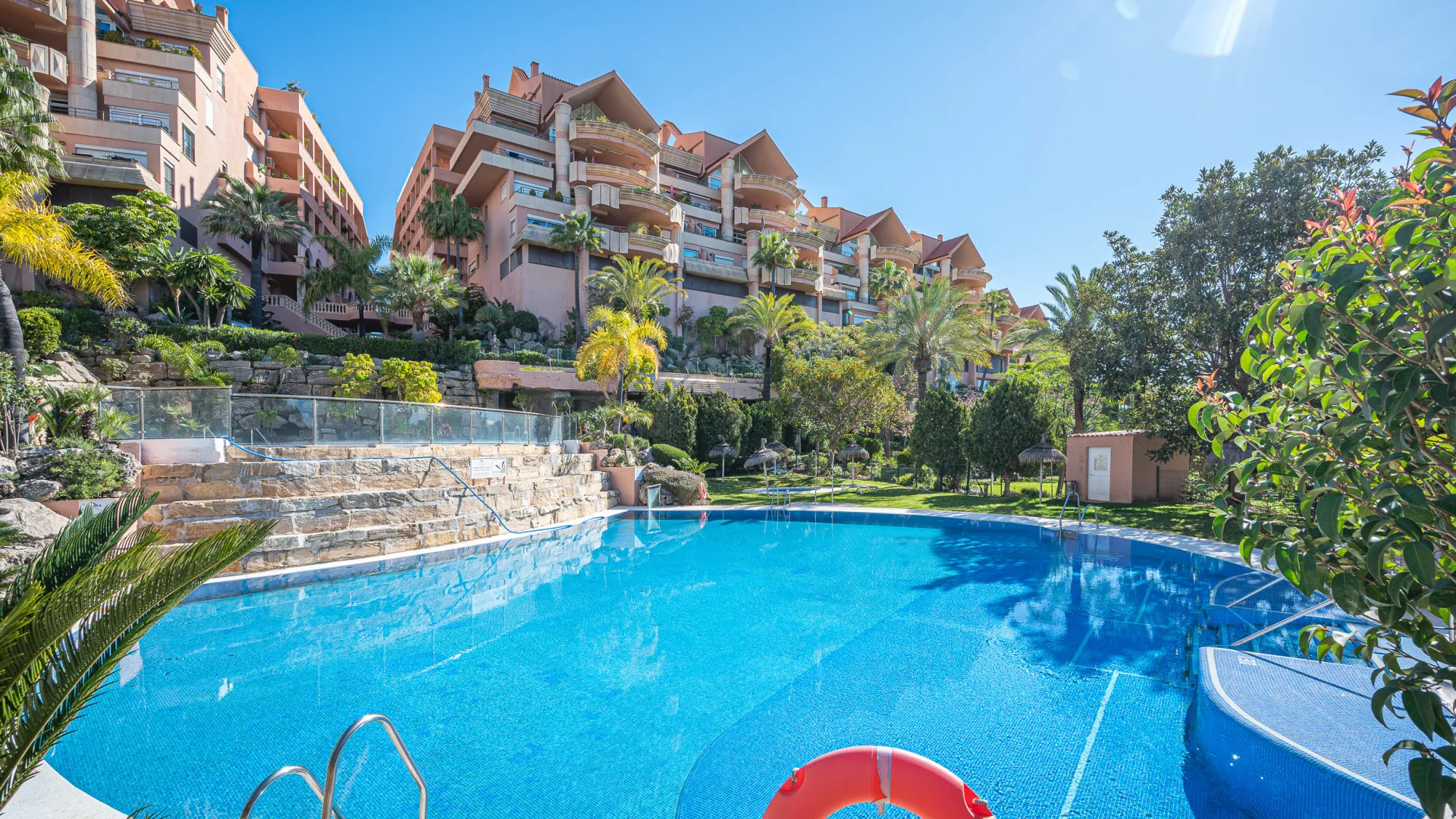 Buy apartment in Magna Marbella