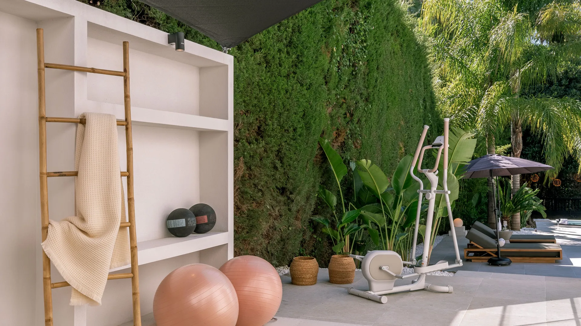 For sale villa in Nueva Andalucia