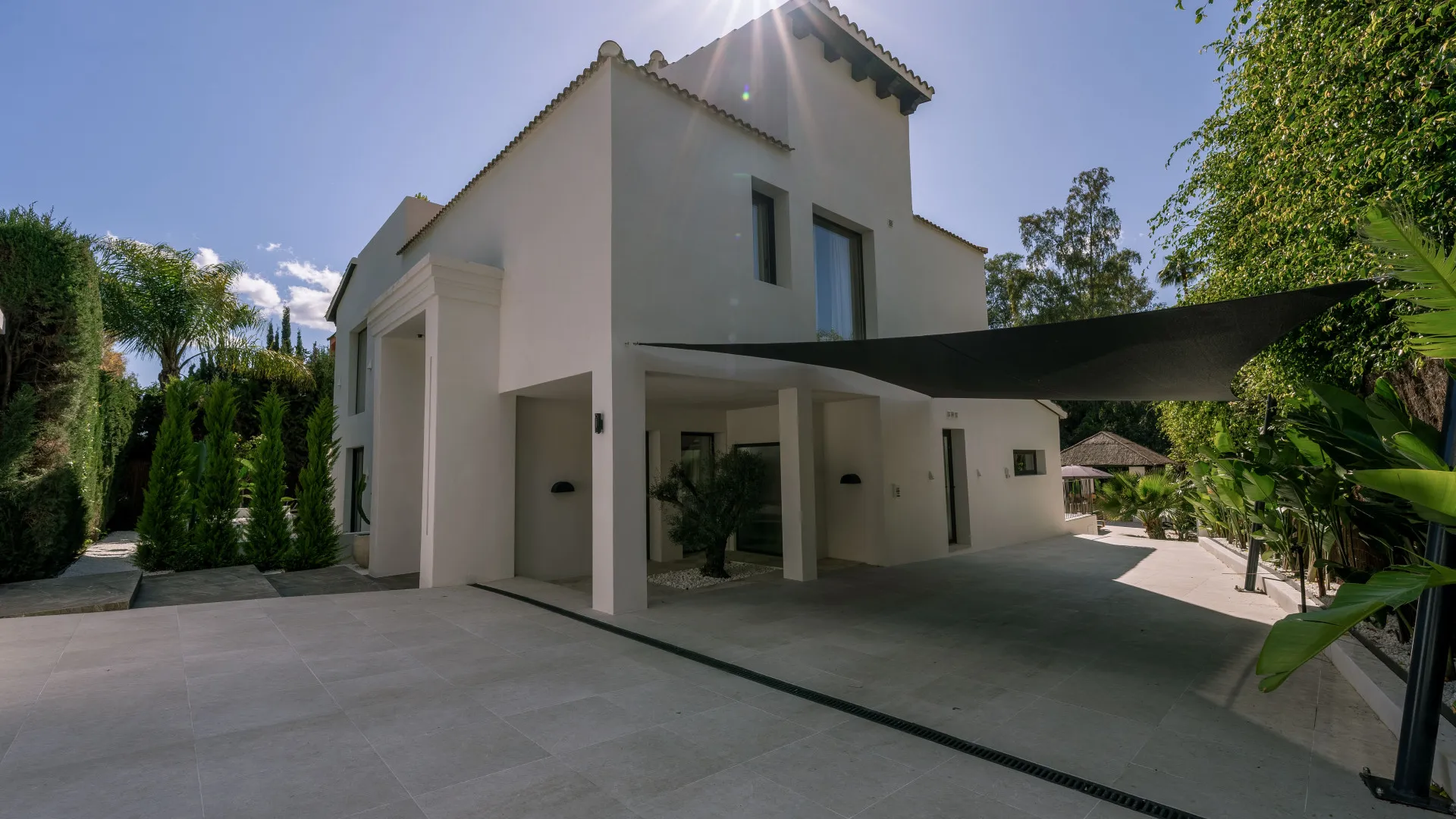 For sale villa in Nueva Andalucia