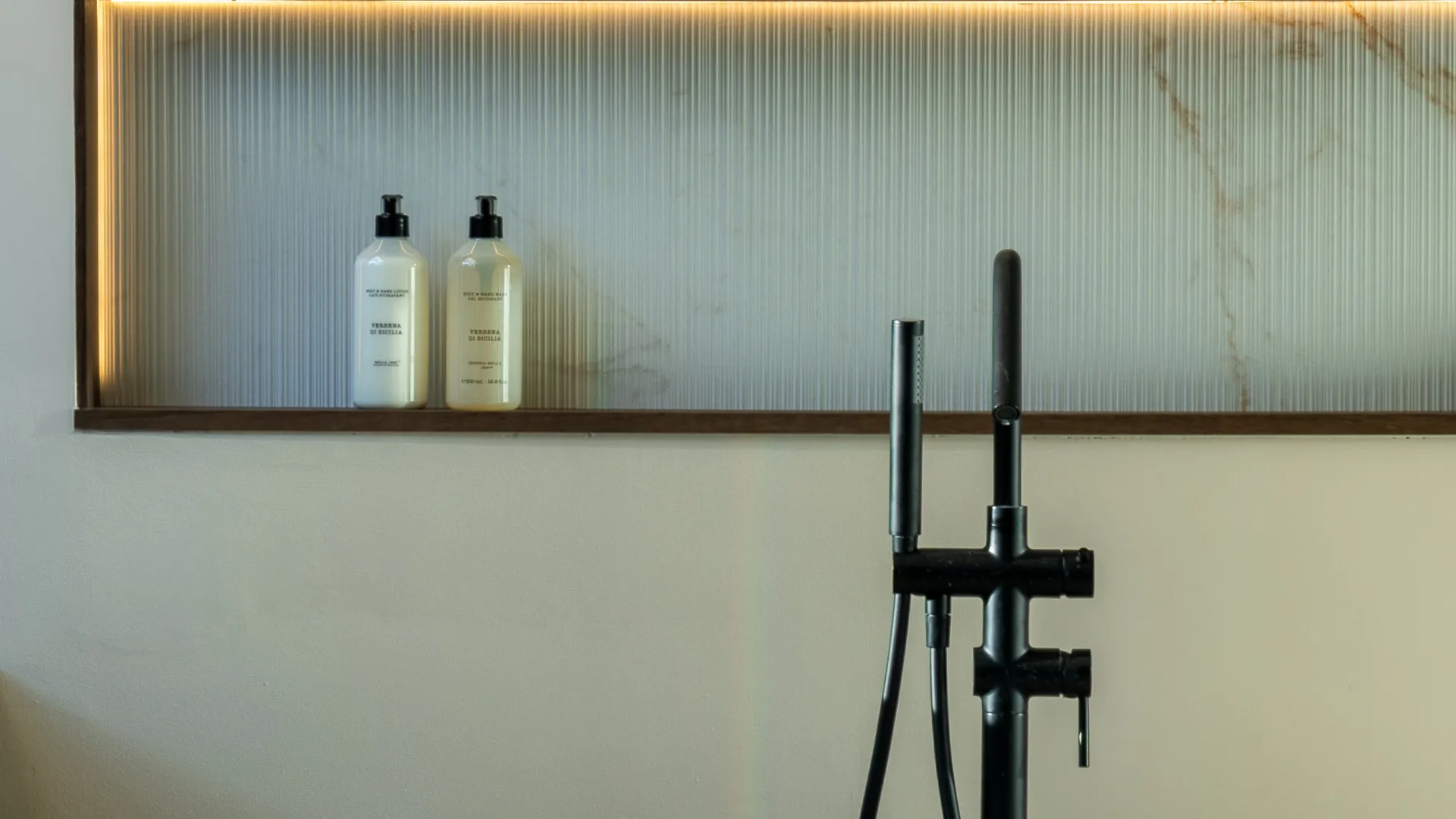 For sale villa in Nueva Andalucia