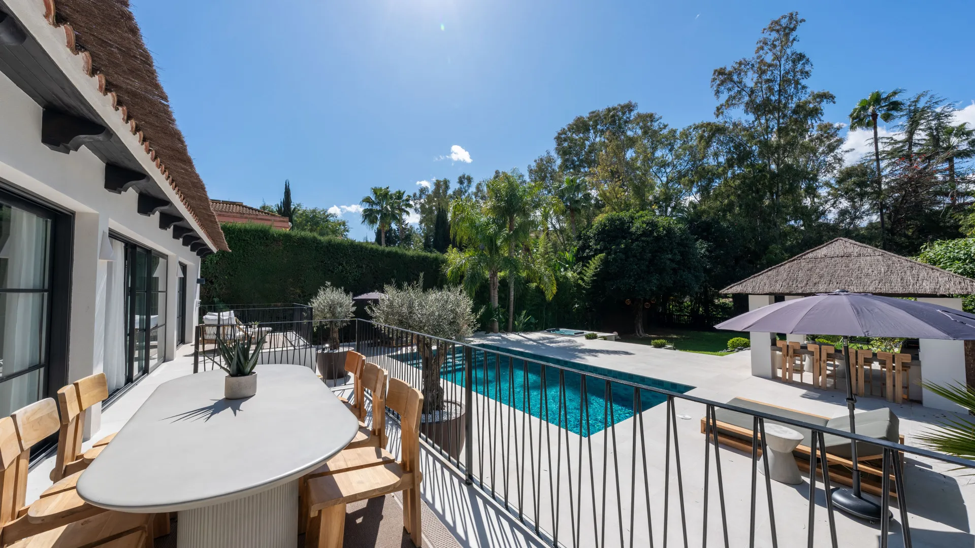 For sale villa in Nueva Andalucia