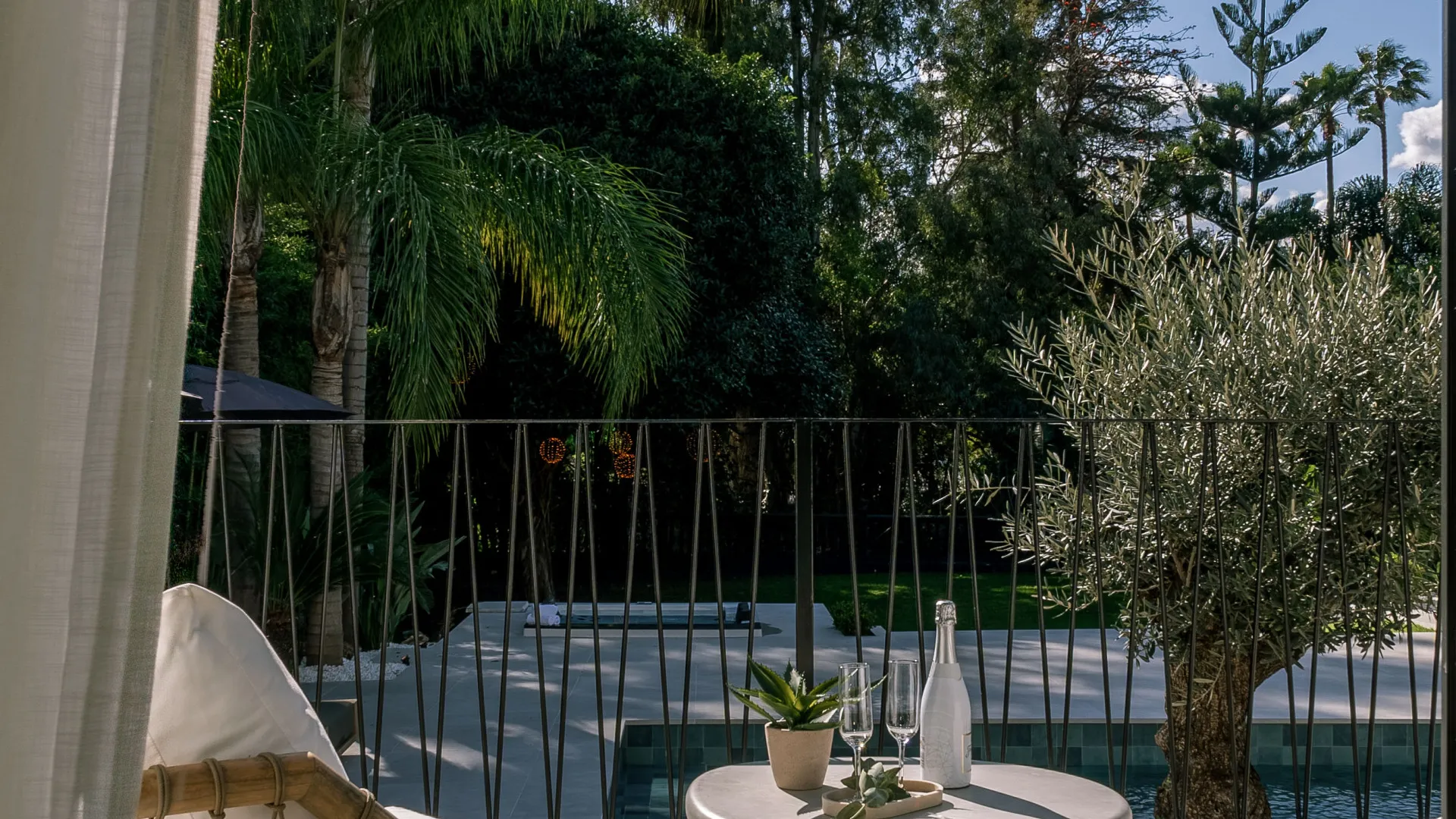 For sale villa in Nueva Andalucia