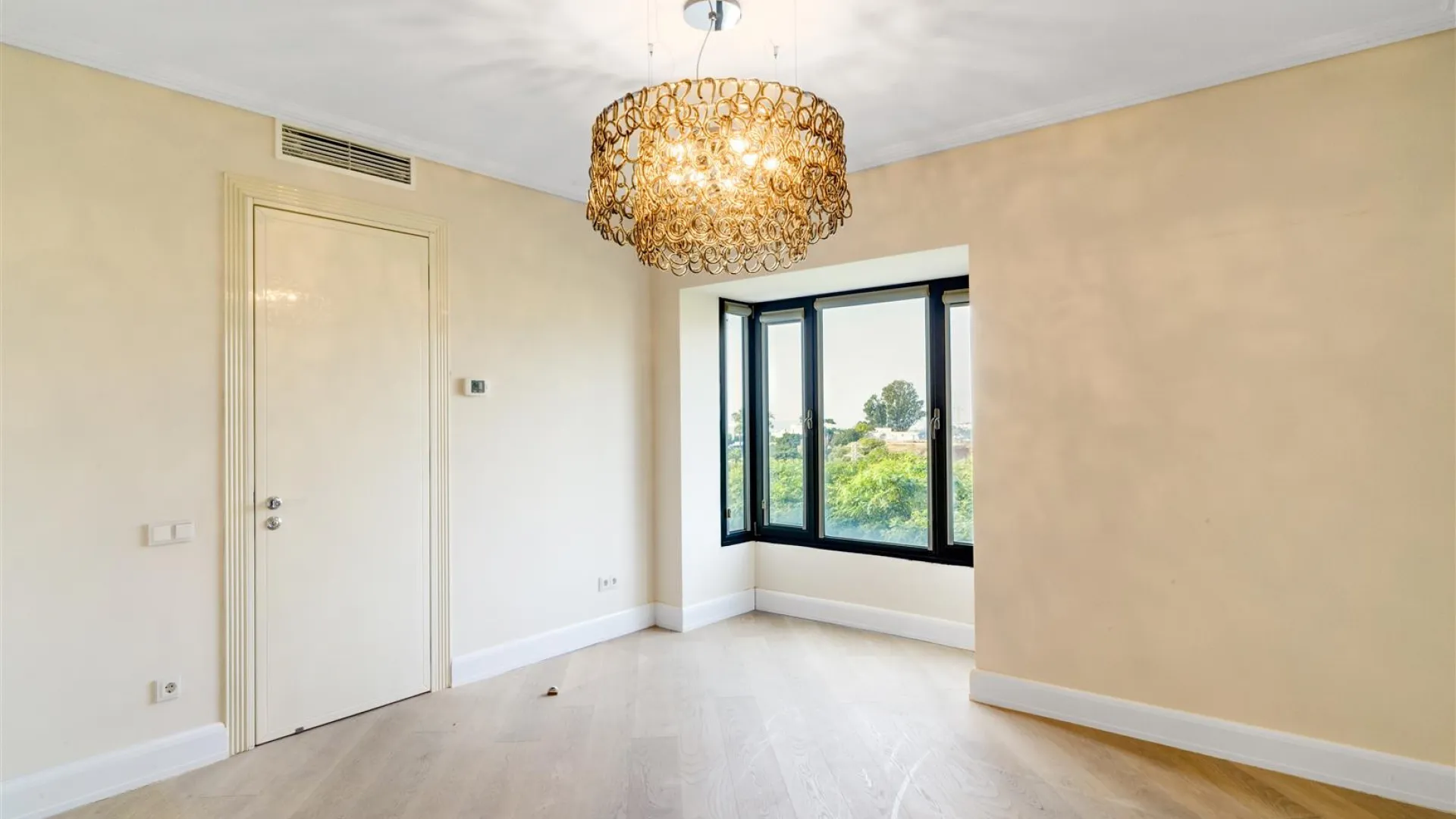 Villa a la venta en Lomas de Magna Marbella de 6 dormitorios