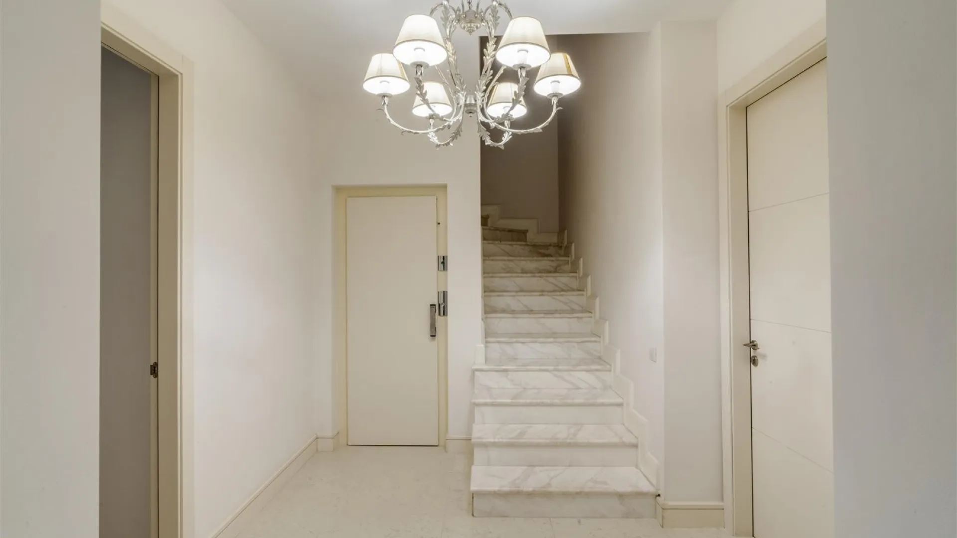 Villa a la venta en Lomas de Magna Marbella de 6 dormitorios