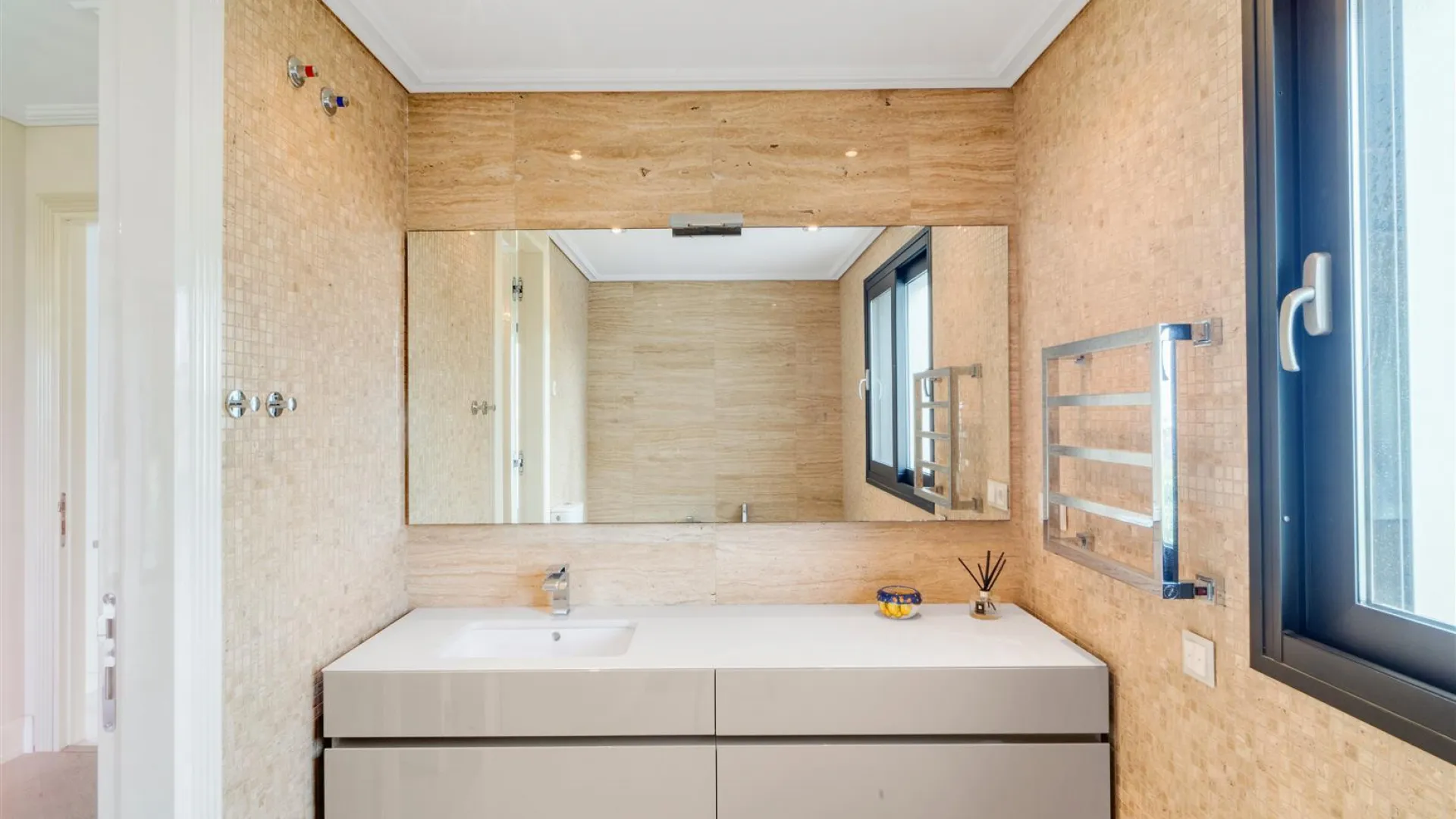 Villa a la venta en Lomas de Magna Marbella de 6 dormitorios