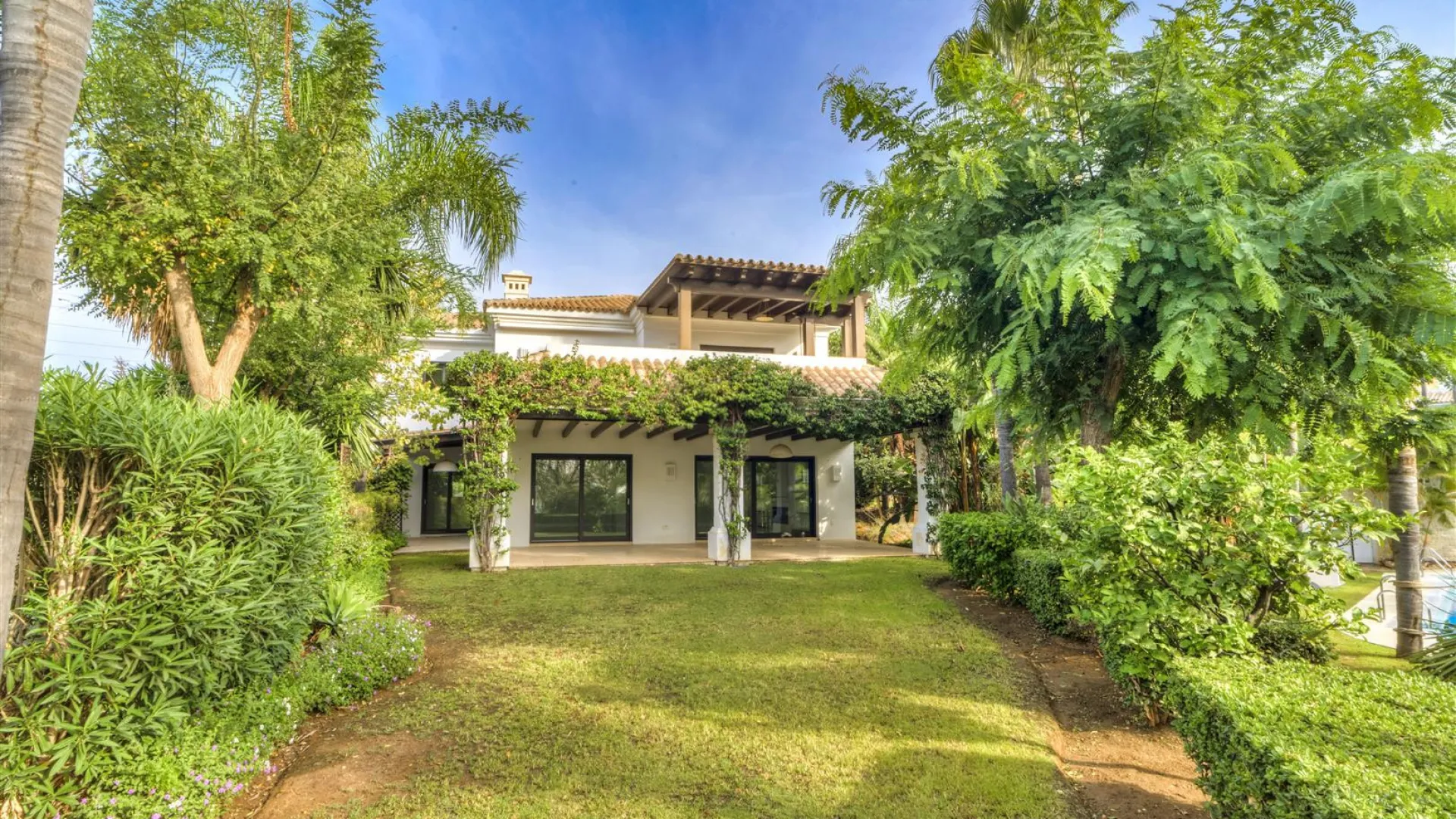 Villa a la venta en Lomas de Magna Marbella de 6 dormitorios