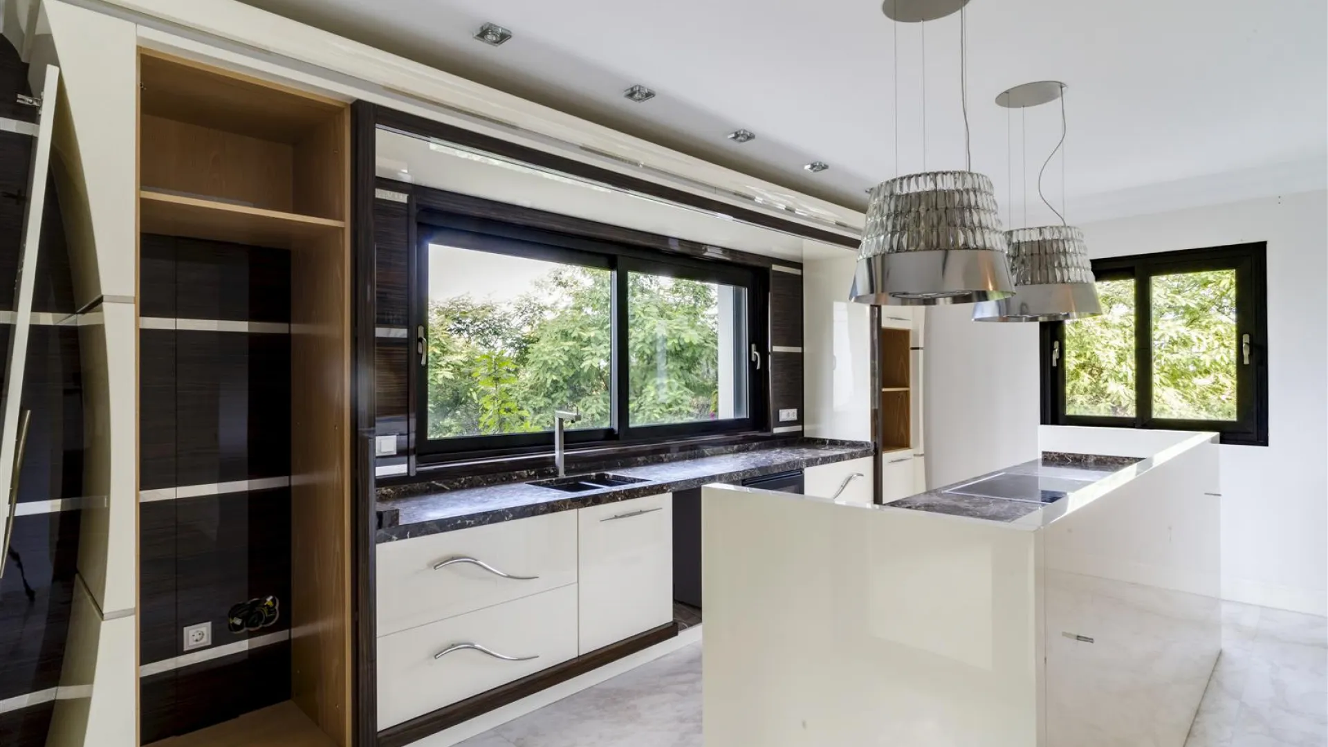 Villa a la venta en Lomas de Magna Marbella de 6 dormitorios