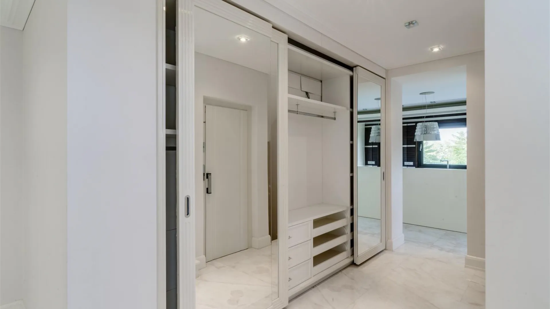 Villa a la venta en Lomas de Magna Marbella de 6 dormitorios