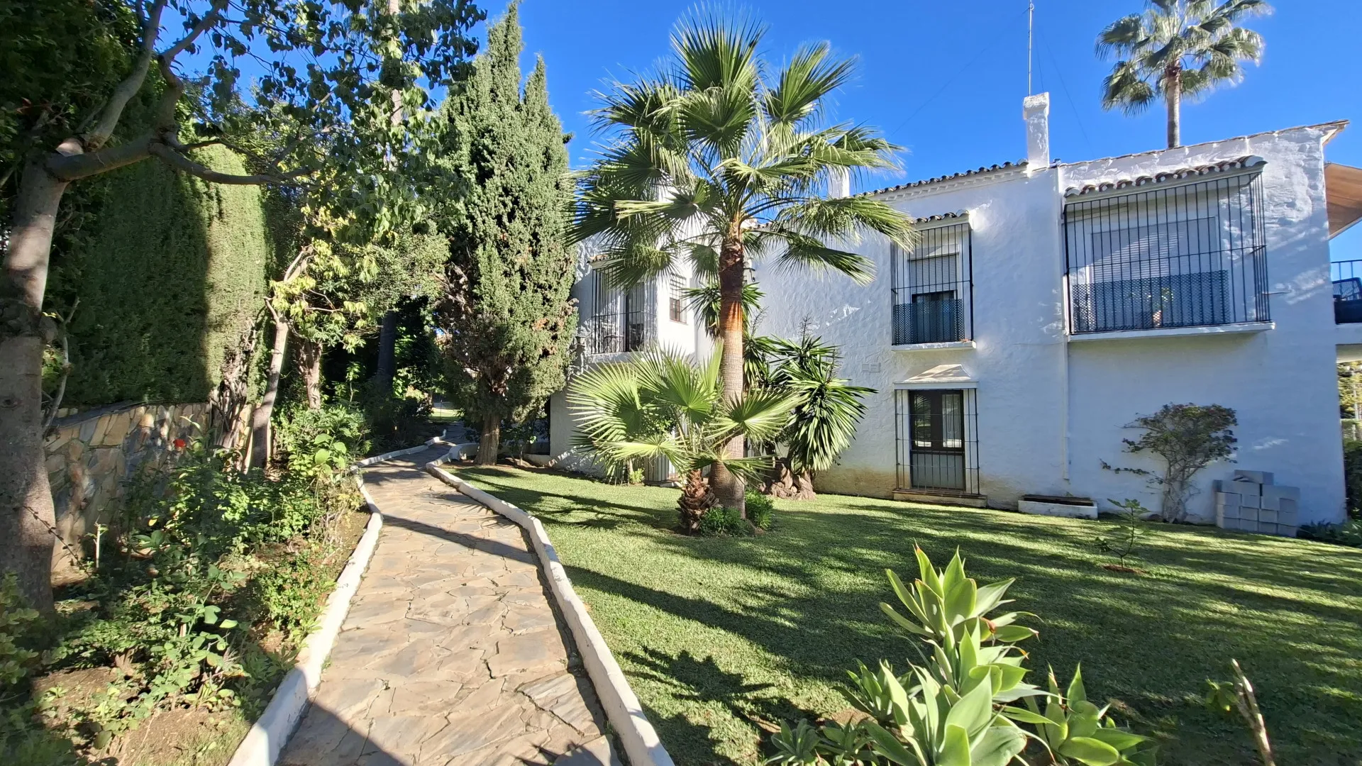 3 bedrooms Las Cascadas ground floor apartment for sale