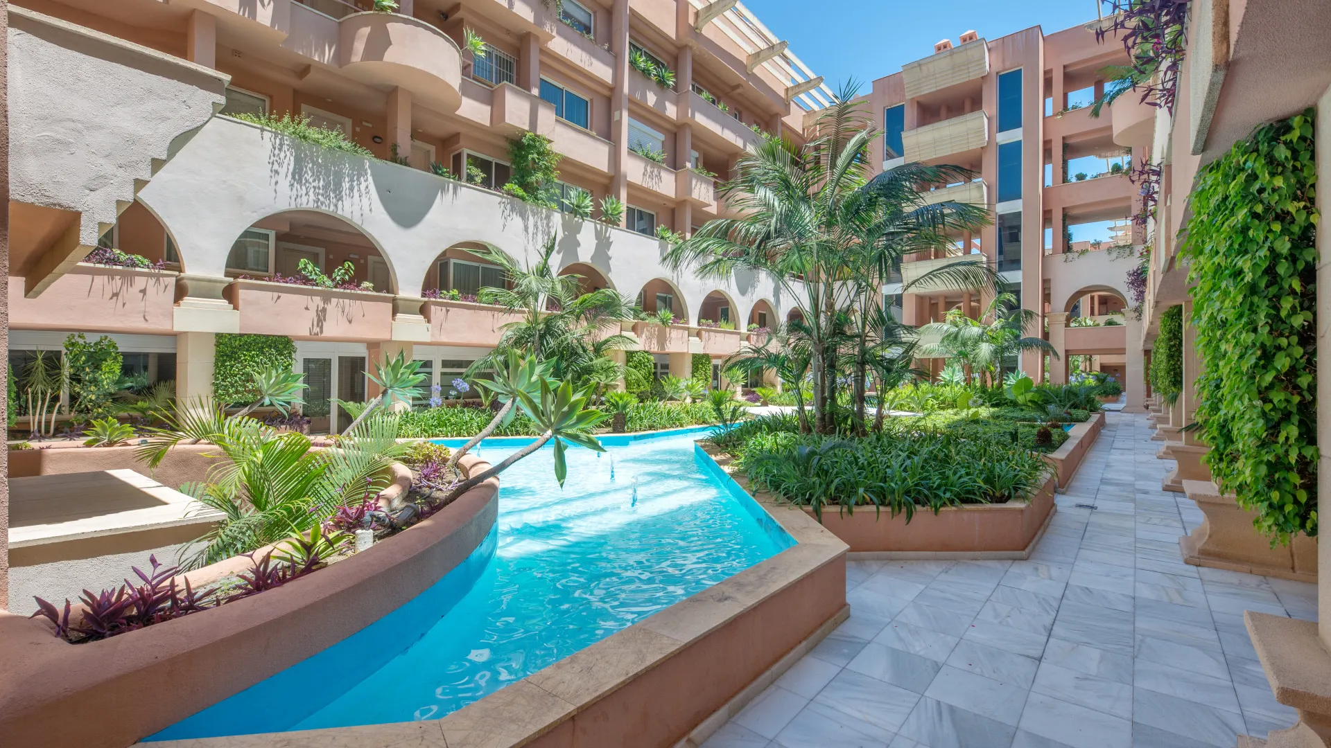 Buy apartment with 2 bedrooms in Magna Marbella