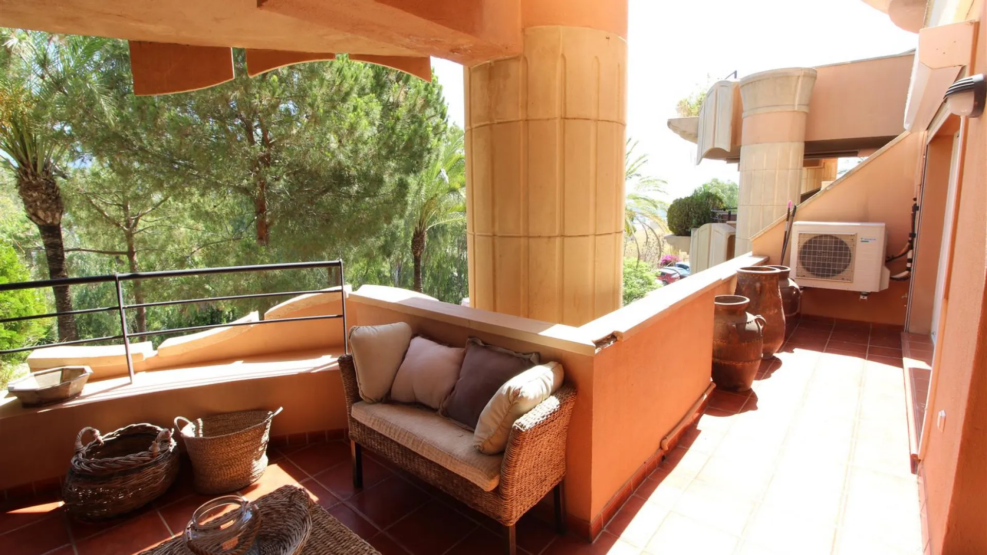 Buy apartment with 2 bedrooms in Magna Marbella