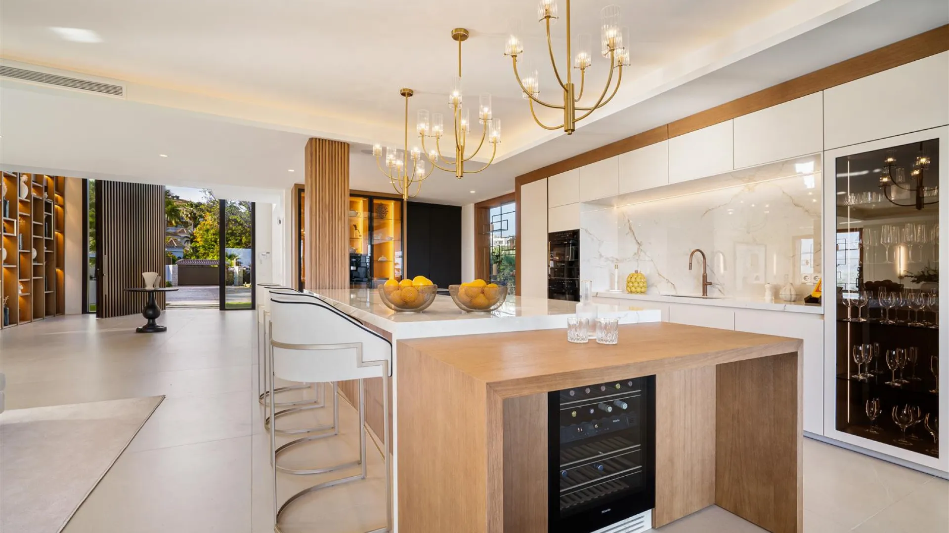 For sale Los Naranjos villa with 6 bedrooms