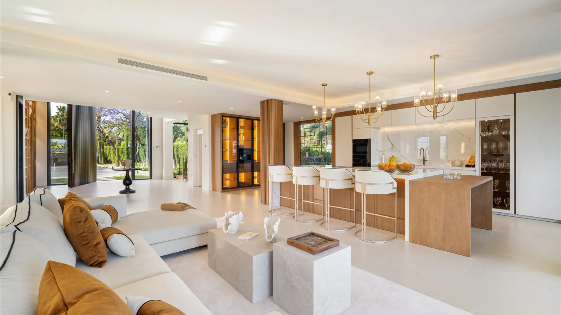 For sale Los Naranjos villa with 6 bedrooms