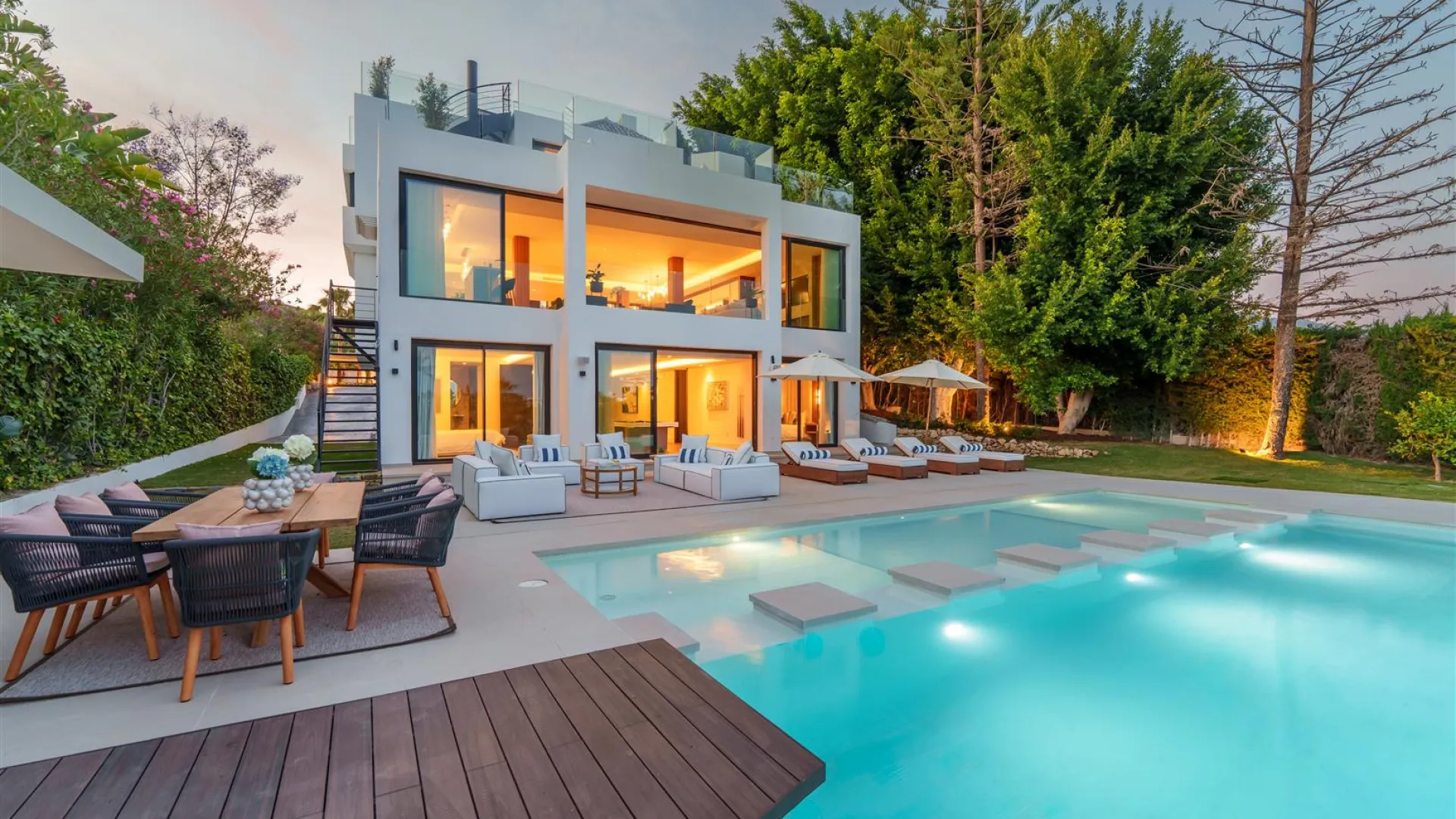 For sale Los Naranjos villa with 6 bedrooms