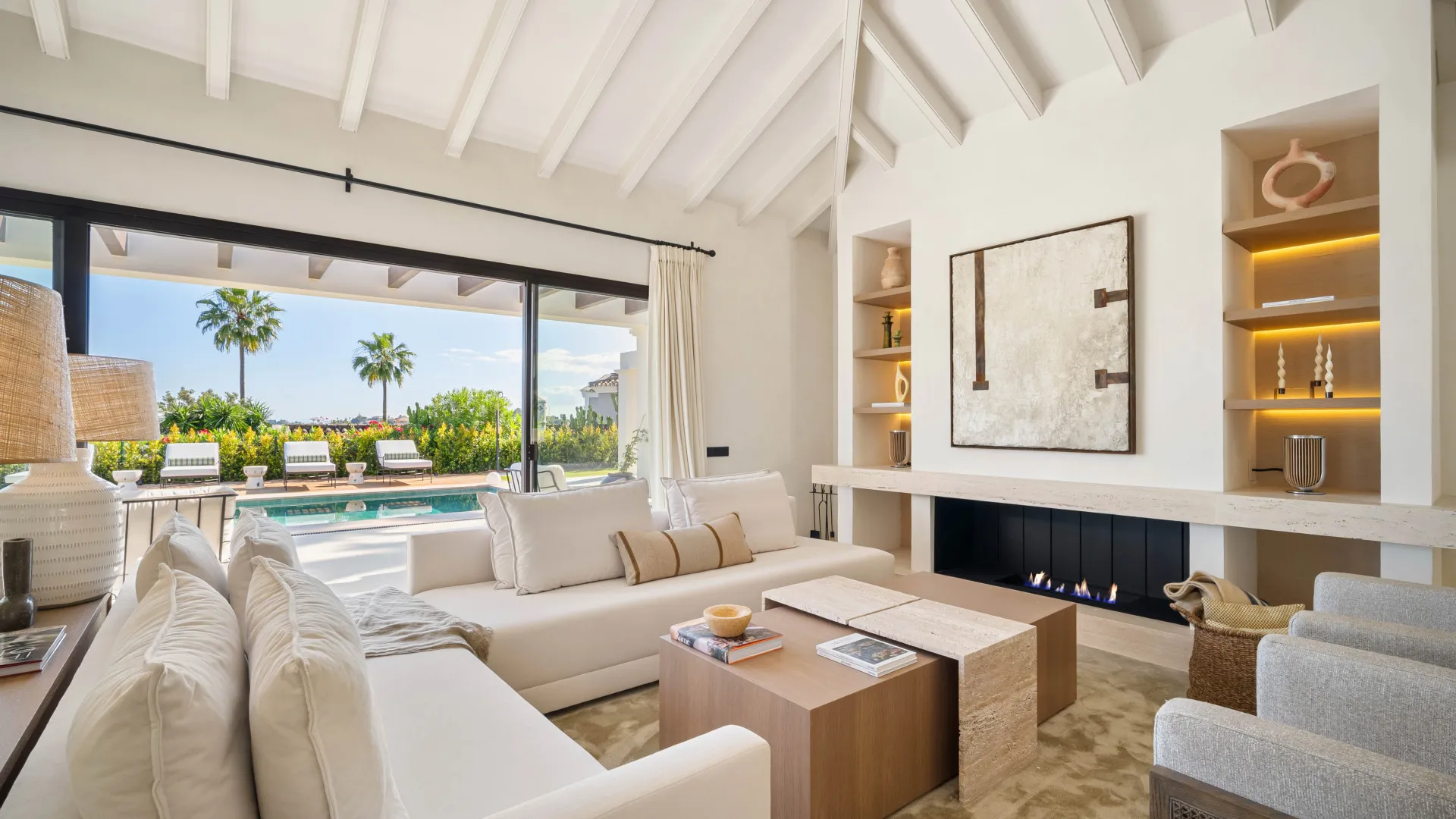 Comprar villa de 4 dormitorios en Nueva Andalucia