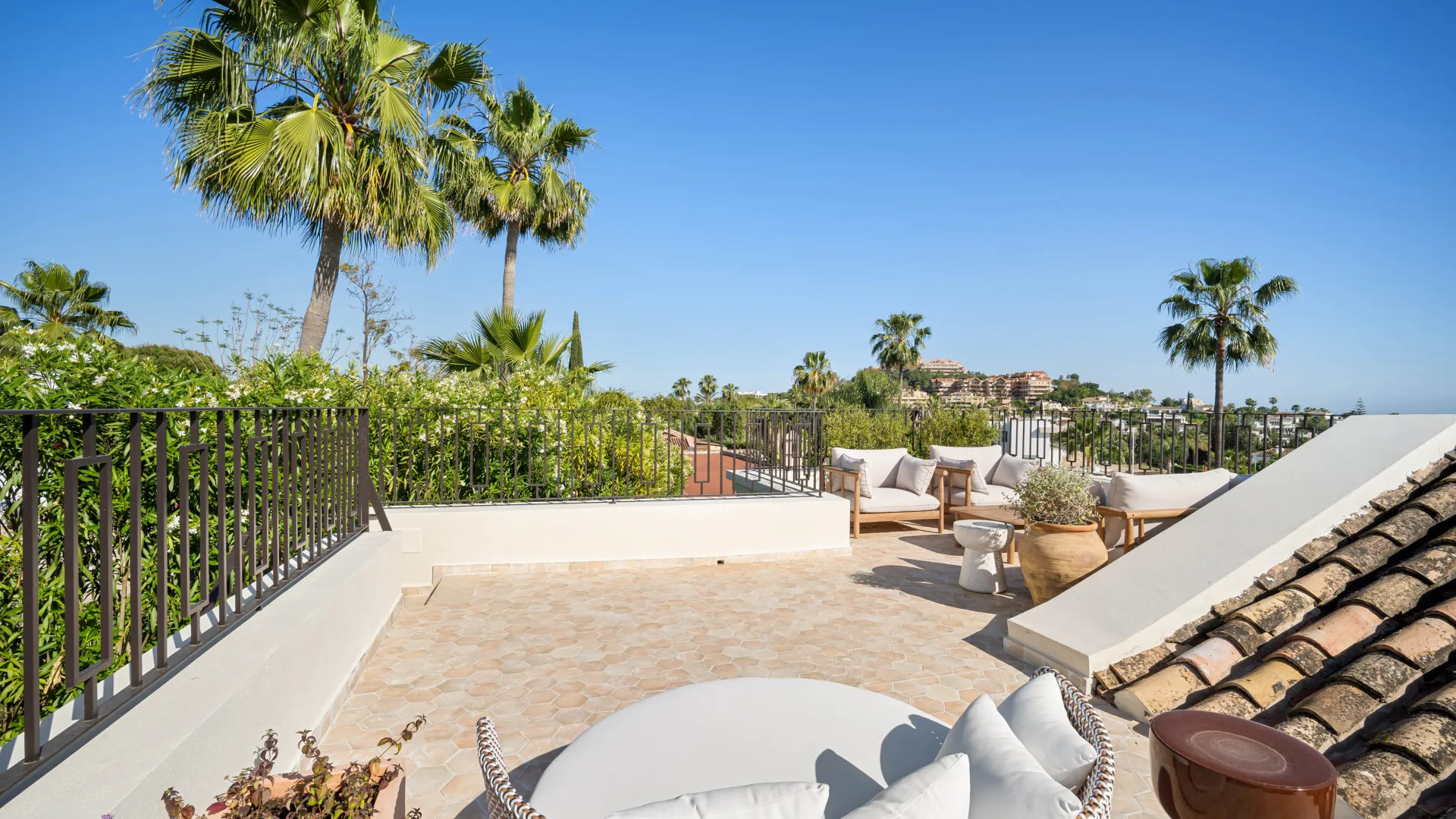 Comprar villa de 4 dormitorios en Nueva Andalucia