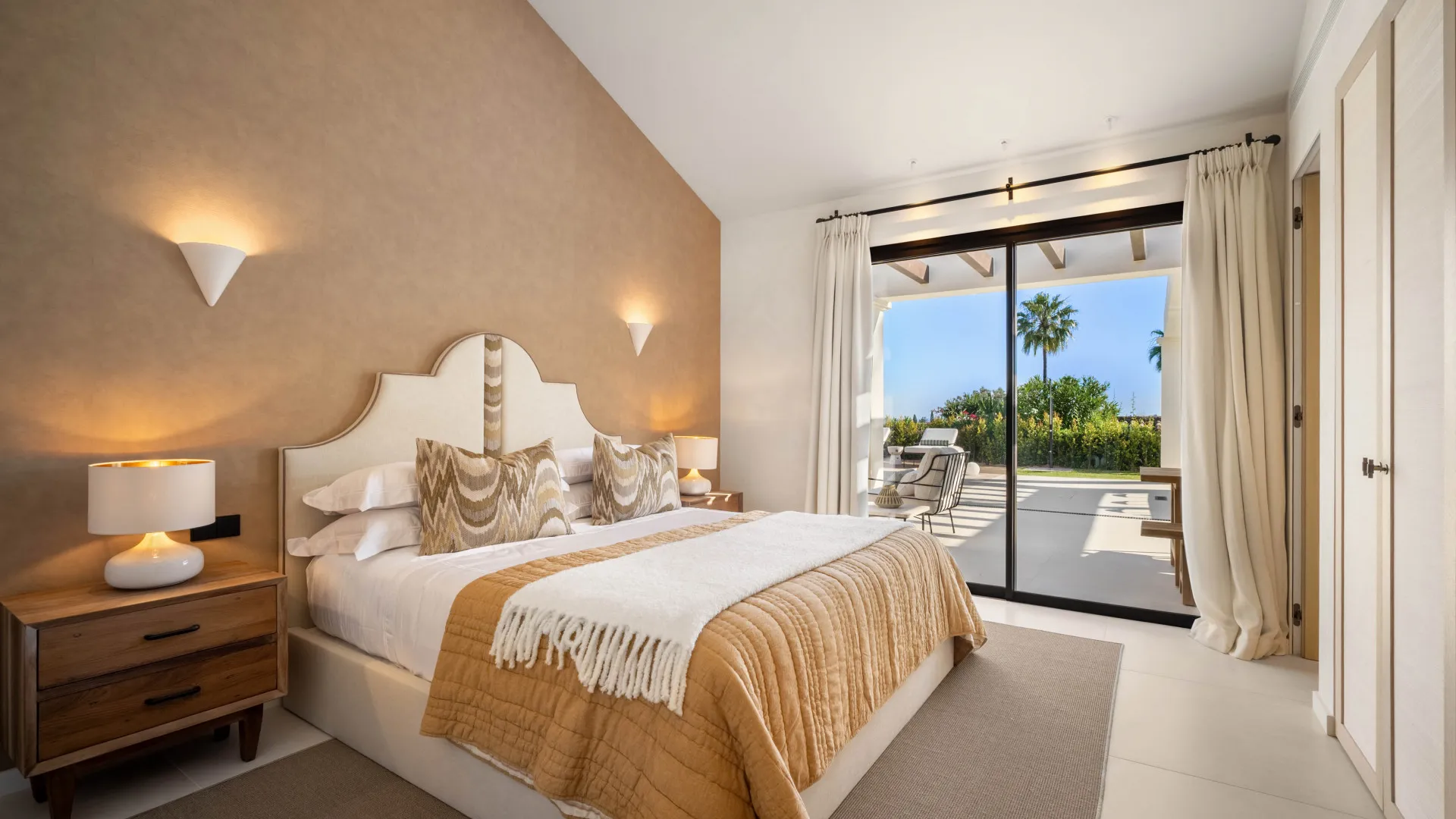 Comprar villa de 4 dormitorios en Nueva Andalucia