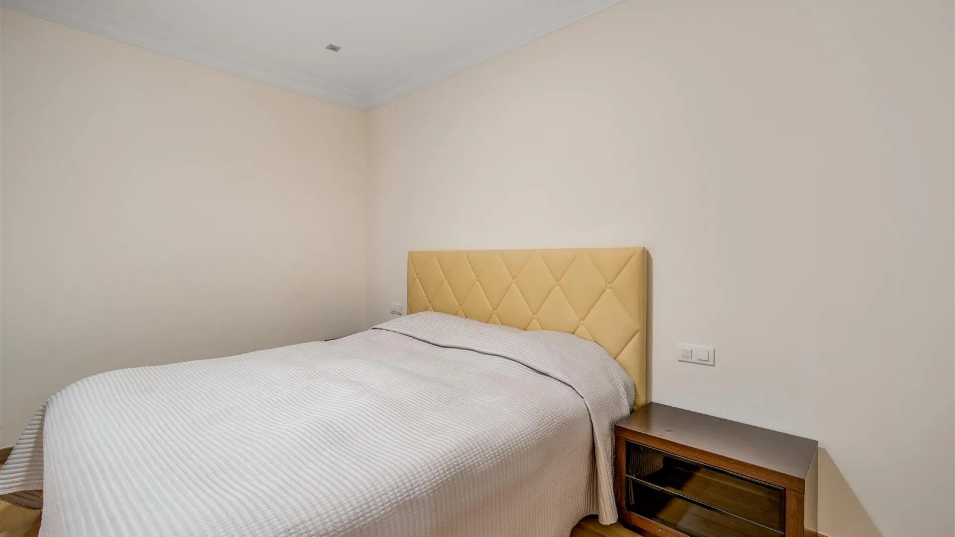 Buy villa with 5 bedrooms in Lomas de Magna Marbella