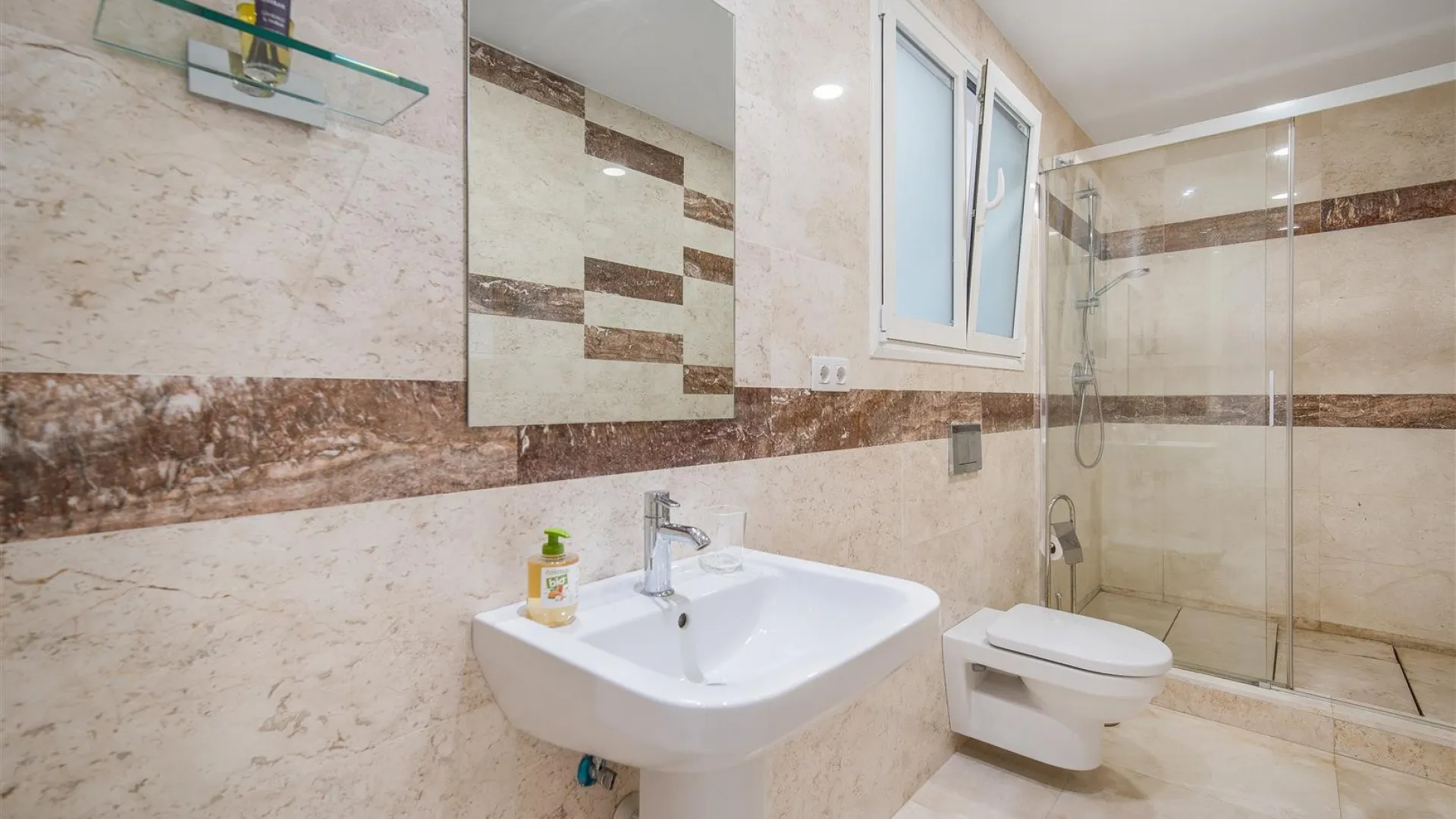 Buy villa with 5 bedrooms in Lomas de Magna Marbella