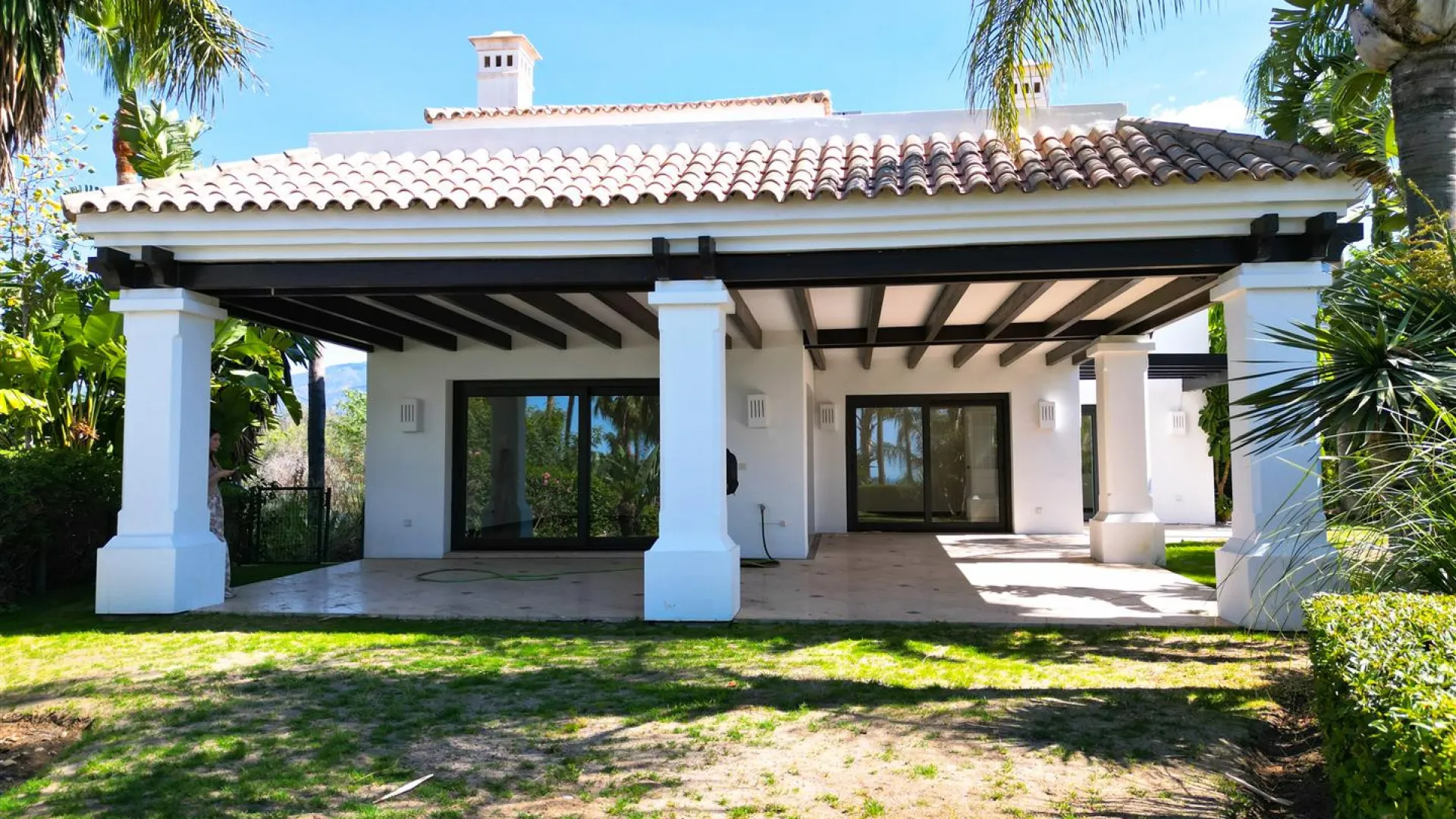 Buy villa with 5 bedrooms in Lomas de Magna Marbella