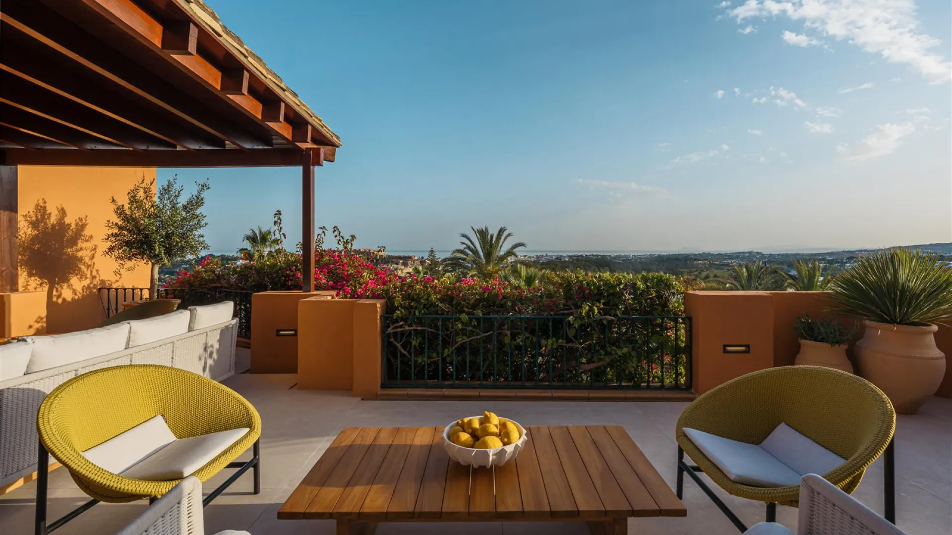 4 bedrooms ground floor apartment for sale in Les Belvederes