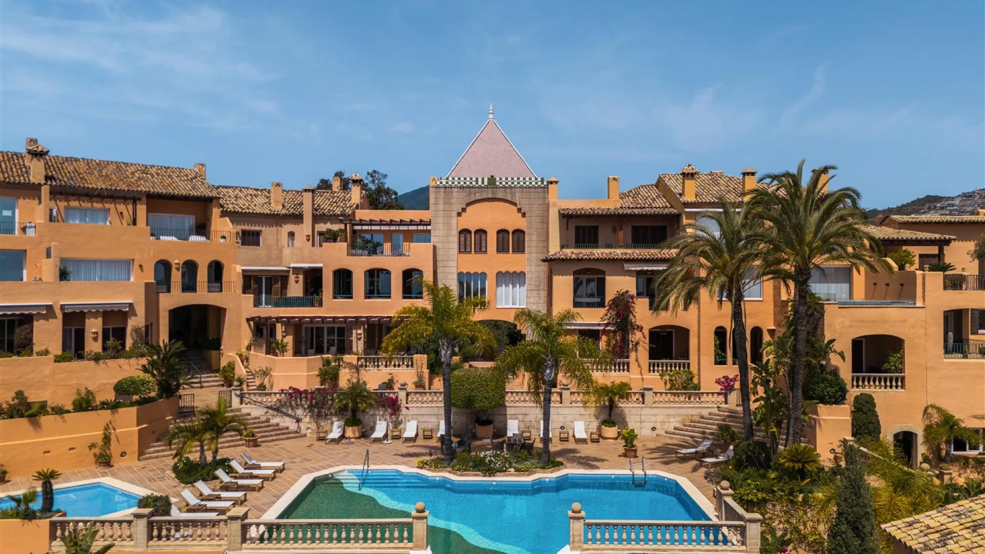 4 bedrooms ground floor apartment for sale in Les Belvederes