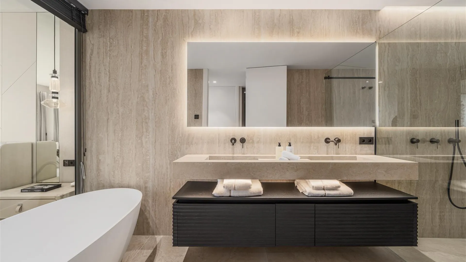 4 bedrooms ground floor apartment for sale in Les Belvederes