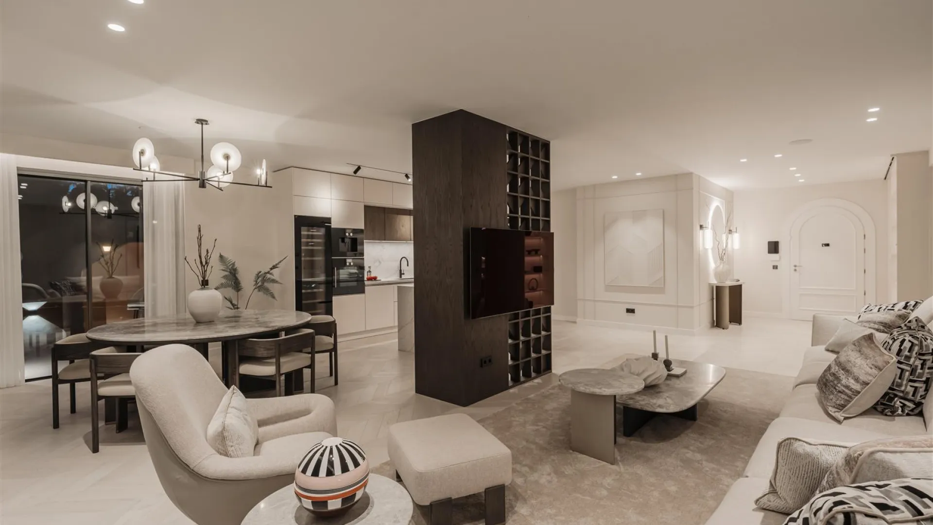 4 bedrooms ground floor apartment for sale in Les Belvederes