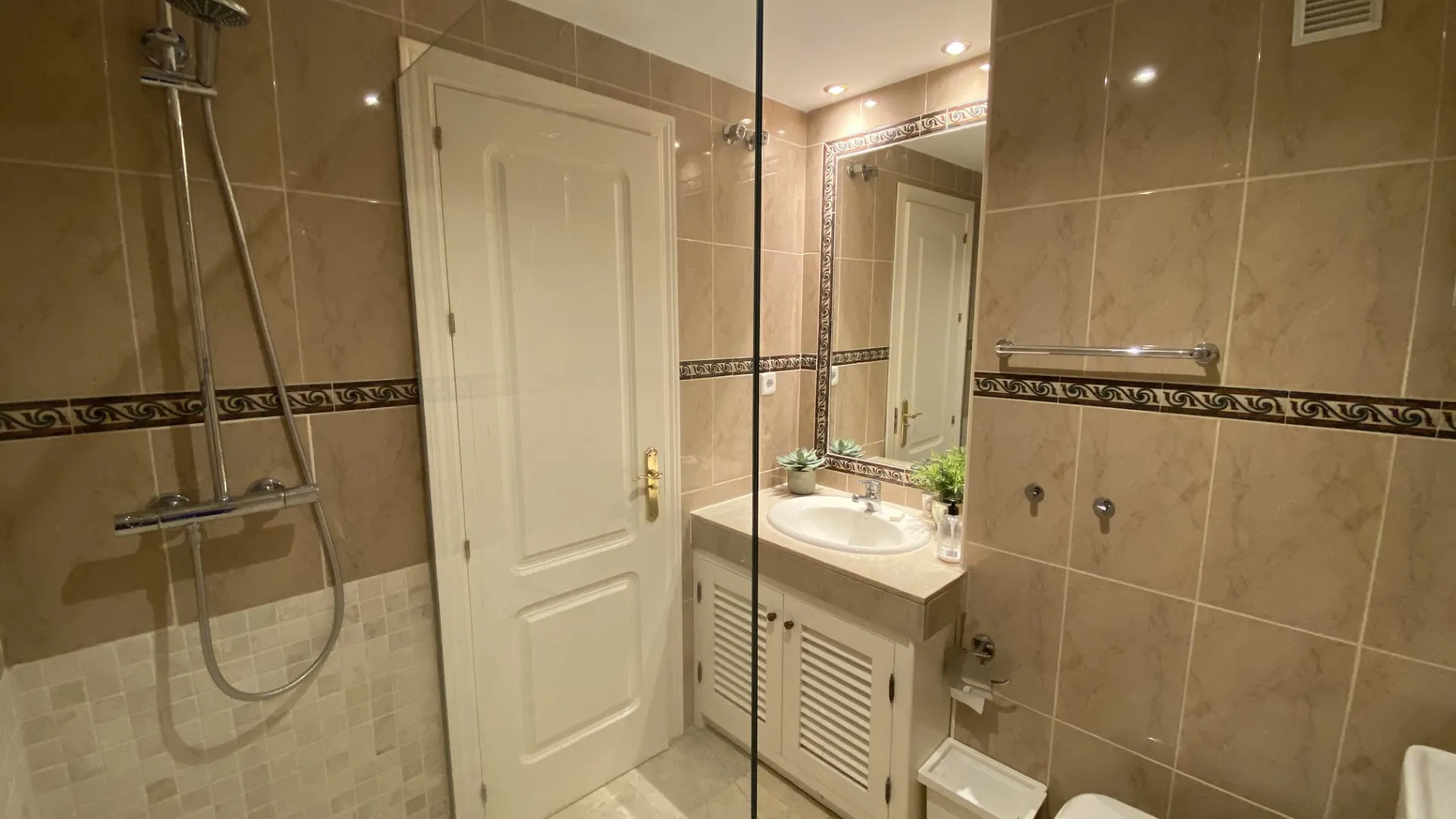 For sale 2 bedrooms apartment in Señorio de Aloha