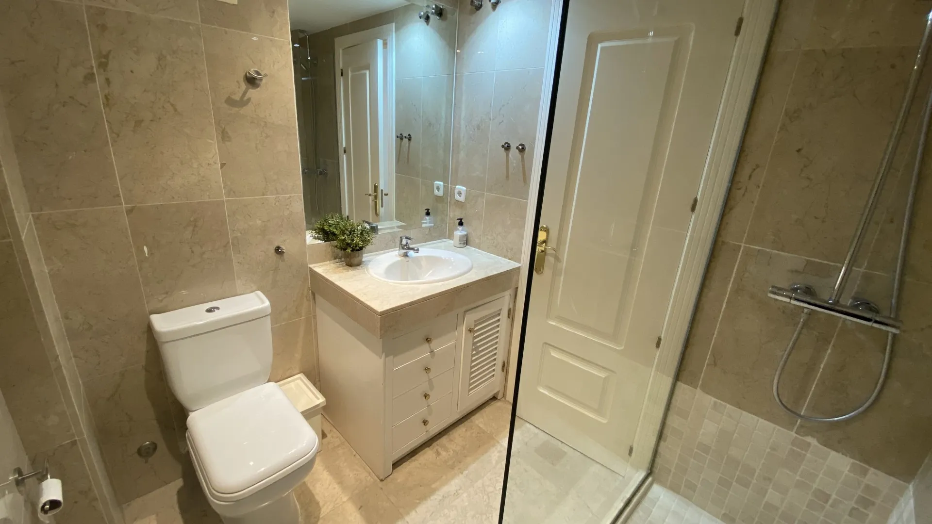 For sale 2 bedrooms apartment in Señorio de Aloha